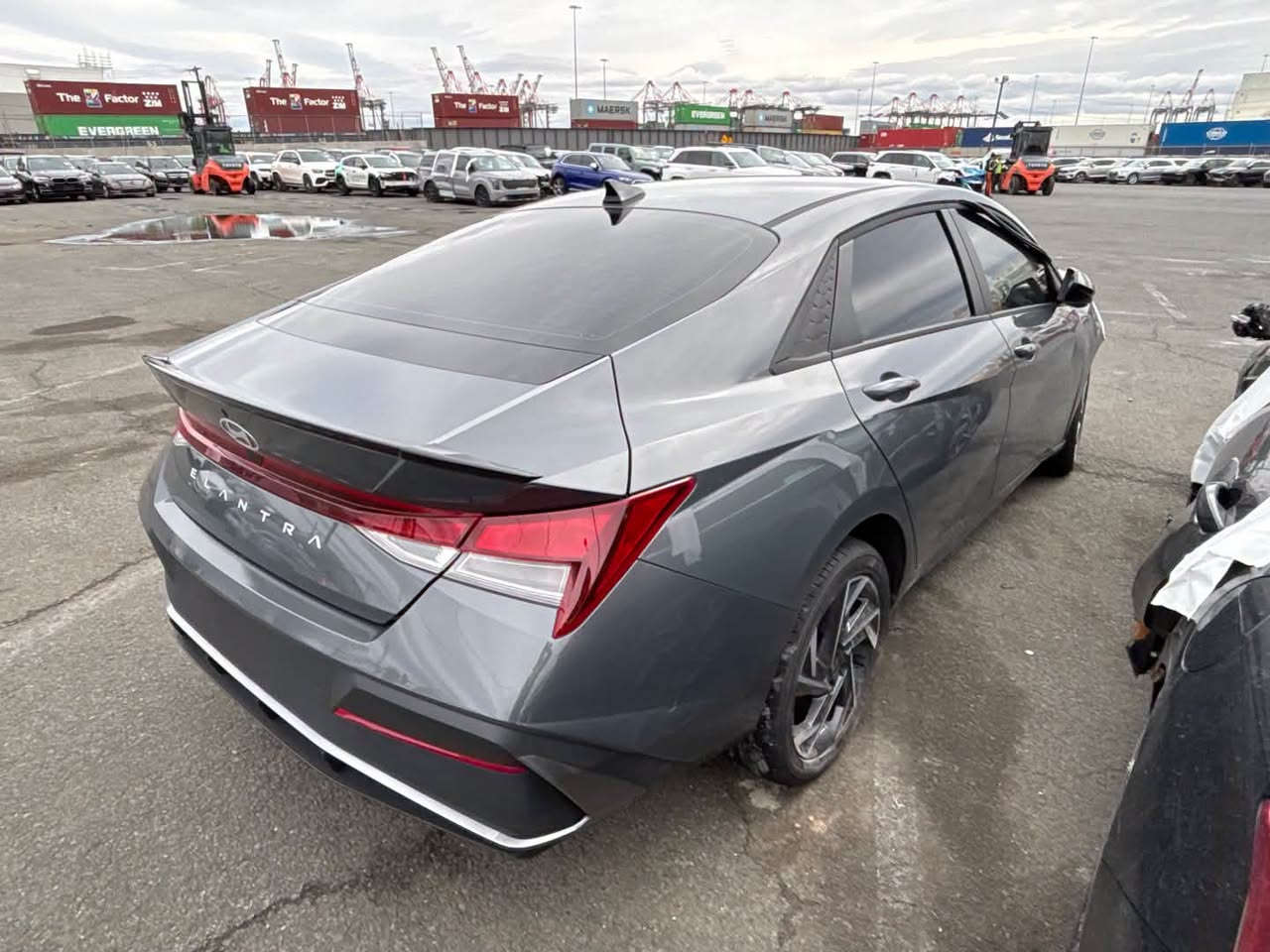 هونداي النترا بانزين 2025 نص فول SEL ✅
السعر 105$ ورقة واصل بغداد مع الكمرك حرة ✅

 نص فول حادث كما موضح بالصور .. ماشية الف ميل فقط
حالياً السيارة بعمان بالحرة خلال 5 ايام اسلمك بغداد ✅

بصمة 
محرك 2000 دوش 
نقطة عمياء 
كشنات تدفئة 
ابواب بصمة 
تشغيل عن بعد 
رادار امامي وجانبي 
ويل كب 

سعر 105$ 🔥 105$ ‼️ مكمرك حرة واصل بغداد مع نقل وكمرك وتعقيب وضريبة كامل ✅ 

للاستفسار مكاني الاعظمية اتصل ***********
