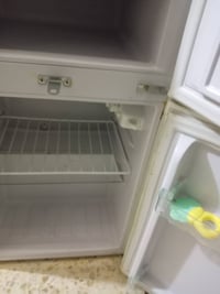 ثلاجة • جديدة • استعمال قليل