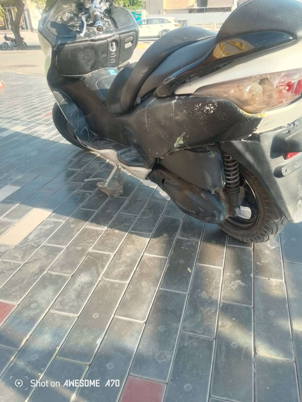 السلام عليكم فورزا 08 للبيع مكاني حله سعر 500بيها مجال قليل دراجه كدامك نضافتها دراجه شغاله وخير من الله كهربائيات شغاله بس كفرات نضافتهن نص *********** مكاتبه فقط

نص مكتوب في الصور:
- Shot on AWESOME A70