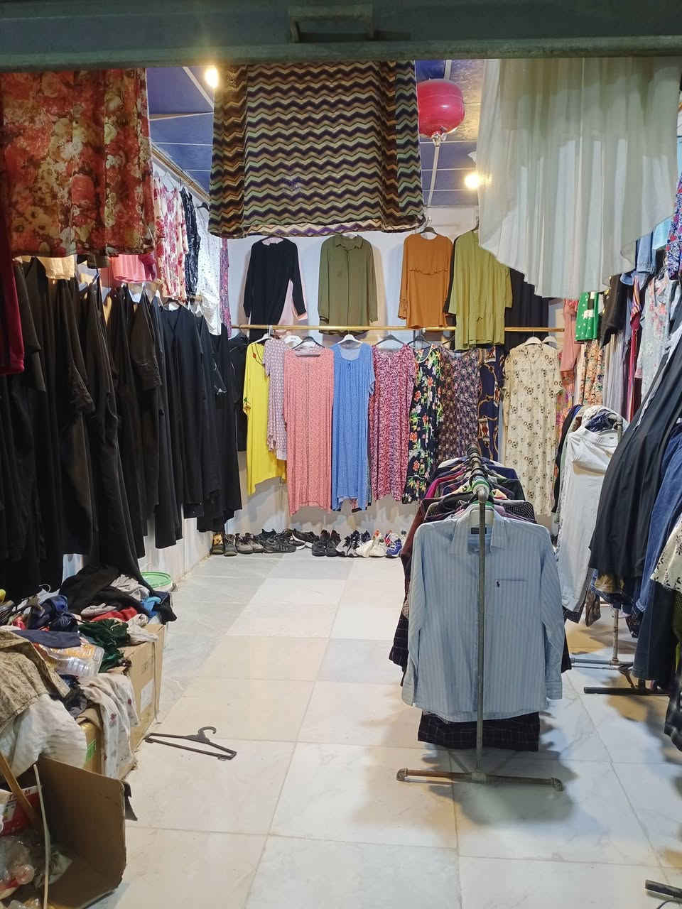 سلام عليكم محل سجاد الطائي سوق الجديد قرب صنعاء القيصريه 2 رقم المحل64سعر الدشداشه4000قميص نسائي3000جبه اولى5000بجامهنسائي 1000قميص رجالي 2000توصيل موجود***********
