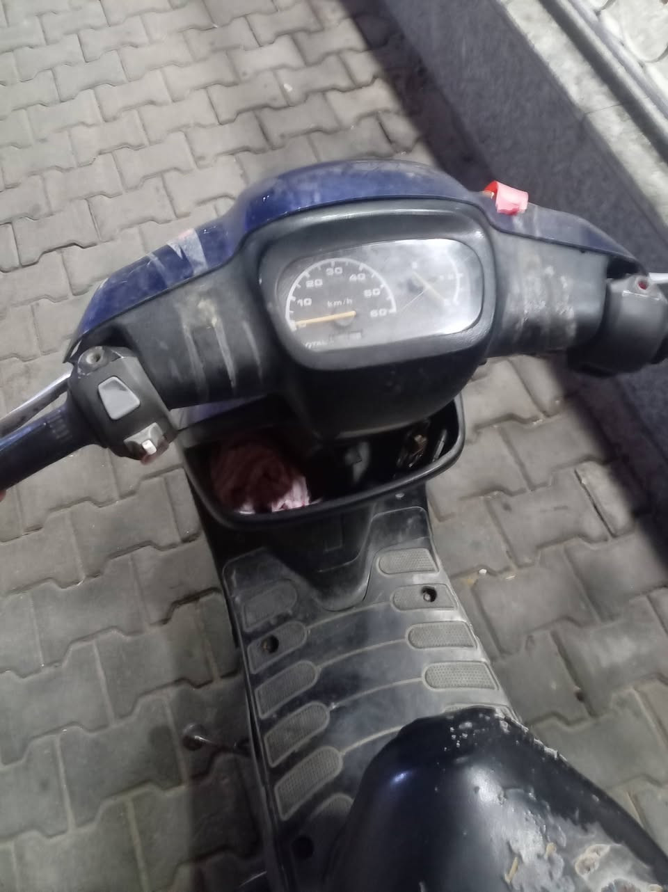 السلام عليكم درجة بطه ٦٠ للبيع درجة تخبل محرك ناعم لا مجفت ولا اكسل بس يرادله ترتيب شويه جانت متروكه يرادله بس تنضيف كابريته تخربط ويرادله باتري شويه سعر ٢٢٥ وبيه مجال كاضميه ***********
