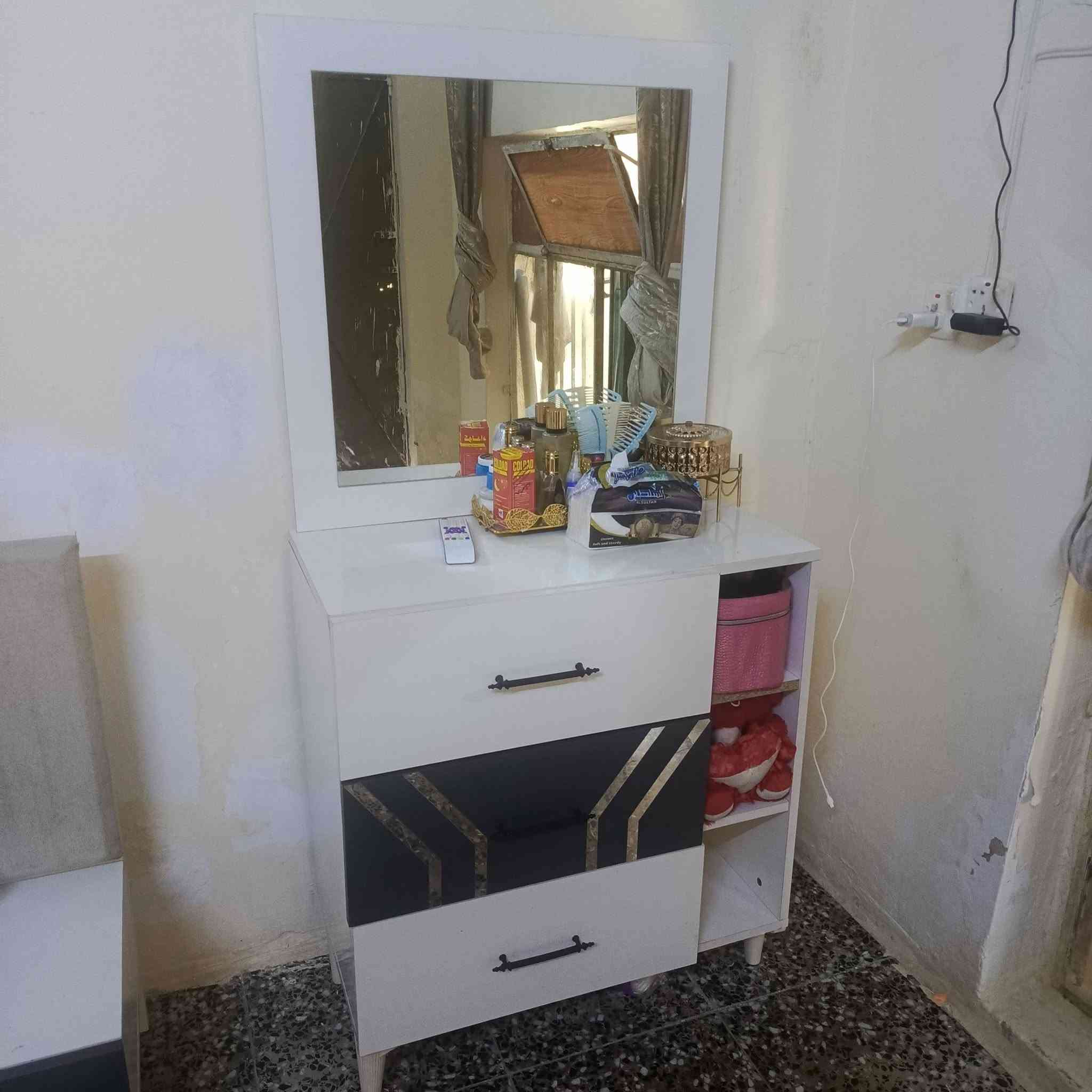 سلام عليكم  
عيوني غرفه تركيه 5 قطع نضيفه 
سعره 550 الانتصال وتساب ***********
