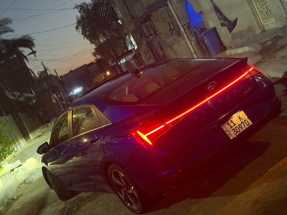 🚘 للبيع – هيونداي إلنترا هايبرد 2023 | أعلى فئة (Full Option)

💰 السعر: 145 ورقة

📍 الموقع: بغداد – تقاطع دوريش، مدخل حي التراث

المواصفات:

* موديل 2023
* هايبرد (Hybrid)
* اللون: أزرق
* أعلى فئة (Full Option)
* ممشى: 33 ألف كم
* محرك 1.6 لتر بنزين + محرك كهربائي
* ناقل حركة أوتوماتيك DCT بـ 6 سرعات
* تشغيل بصمة (Smart Key) مع زر تشغيل
* مقاعد جلد كهربائية
* فتحة سقف
* شاشة عدادات رقمية
* شاشة معلومات وترفيه كبيرة
* Apple CarPlay وAndroid Auto
* كاميرا خلفية
* حساسات أمامية وخلفية
* مثبت سرعة
* مكيف أوتوماتيك
* شاحن لاسلكي
* تحكم كامل من المقود
* مصابيح LED
* جنوط ألمنيوم
* مرايا كهربائية قابلة للطي
* نظام المحافظة على المسار
* نظام التحذير من التصادم الأمامي
* مراقبة النقطة العمياء
* نظام مراقبة ضغط الإطارات (TPMS)
* نظام الثبات الإلكتروني (ESC)
* نظام ABS
* وسائد هوائية متعددة
* اقتصادية جداً باستهلاك الوقود

حادث السياره فقط قبق الصندوق 

📞 رقم الاتصال: ***********

📍 العنوان: بغداد – تقاطع دوريش، مدخل حي التراث.

السعر المطلوب: 145 ورقة ، والسيارة بحالة ممتازة، أعلى فئة، جاهزة للفحص والمعاينة
