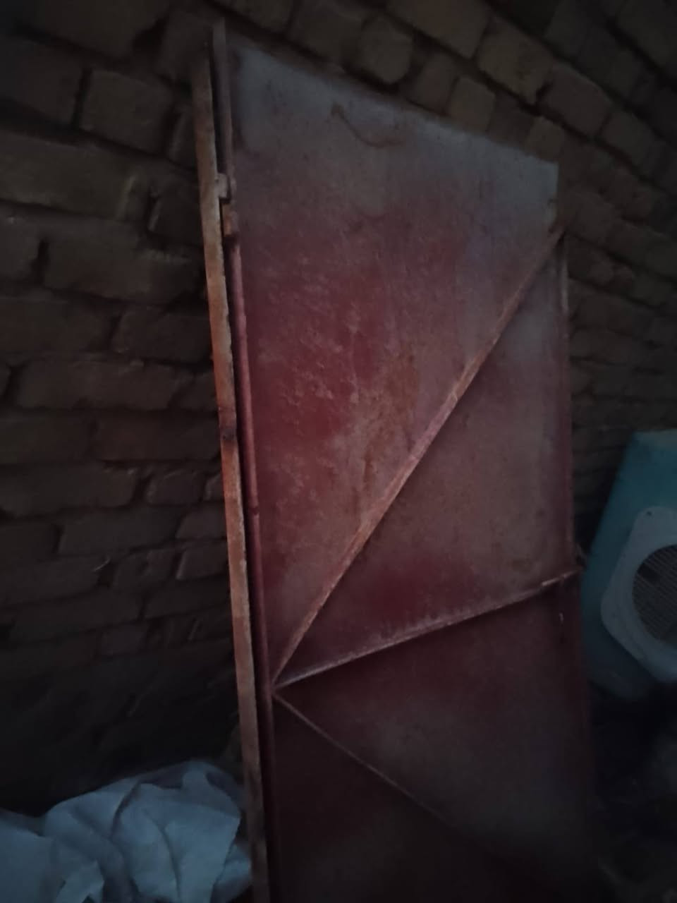 عماريه ٣ متر + جينكوات ٥ قطع القطعه ٢متر +باب + شخطات الشراي خاص او يتواصل ***********
