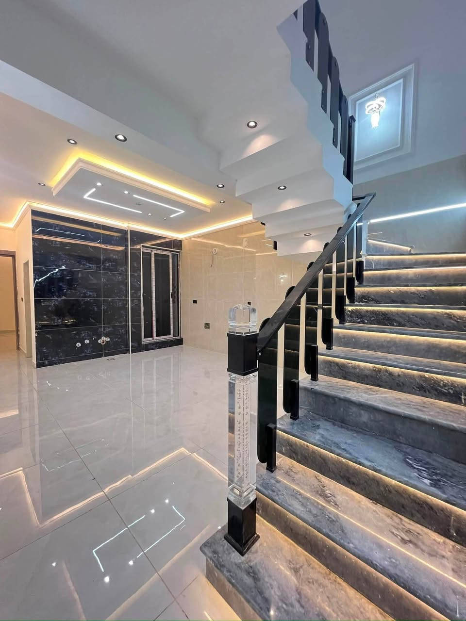 #الخيمه_واحد_حي_الجهاد🫵✌️
🏠دار للبيع مساحه 100 متر 👌👌

📍حي الجهاد مربع الامانه  موقع مميز 📍

🏠مقابيل البيت ماكو بيوت ضهر مدرسه 🏠

🏠🏠بناء نضيف جدا زيرو  😍😍

صاله مطبخ منور حمام 🛁 

وغرفه نوم 🛌 في الطابق الأرضي 

فوق 👌📞غرفتين نوم مع حمام 🛁 

طابق بيتونه صطح خلفي وأمامي 

#الخيمه_ترند

#تعلن_عقارات_حي_الجهاد

***********☎️📞
