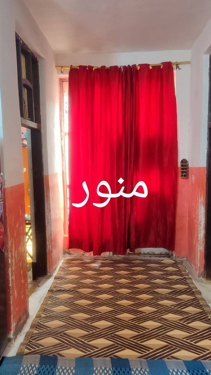 دار للبيع المساحة ٢٠٠ متر البناء طابوق صب مسلح يحتوي على ٢غرف نوم مع صحيات داخلية وخارجية و ٢منور ومطبخ وصالة كبيرة وإستقبال مثل ماموضح في الصور العنوان النهروان الدوانم مقابل صورة السيد الصدر  خلف جامع الصرخية للإستفسار أكثر مراسلة الصفحة او الاتصال على الرقم *********** ..

نص مكتوب في الصور:
- منور