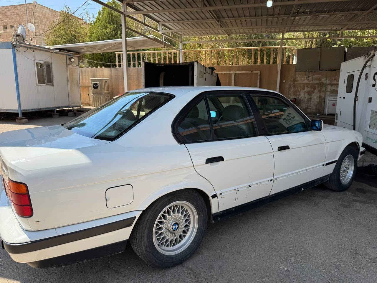 BMW 1991 
520
لون ابيض رقم كركوك مشروع وطني 
ورقة بنزين جاهزة 
گير و محرك مال بومة مبدل  محرك ستة سلندر حجم 28 بدون نواقص و مامفتوح و بدون خلل بشرط 
نظام ABS 
تبريد جاهز امامي خلفي 
جامات اربع اوتوماتيك 
صبغ حزام لون ابيض و داخلية لون رصاصي 
عنوان السيارة كركوك رحيم اوة 
للأستفسار الاتصال بالرقم  *********** كركوك, العراق
