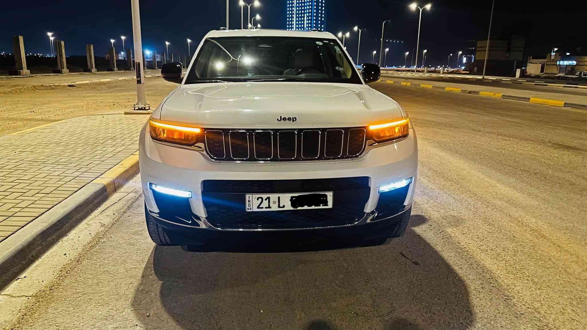 السلام عليكم جيب جراند شيروكي لمتد خليجيه. وكاله هارلم 2022   ماشيه 61 الف طخه بالجاملغ الامامي الايسر بسيطه والباقي وضع الشركه التواصل ***********
