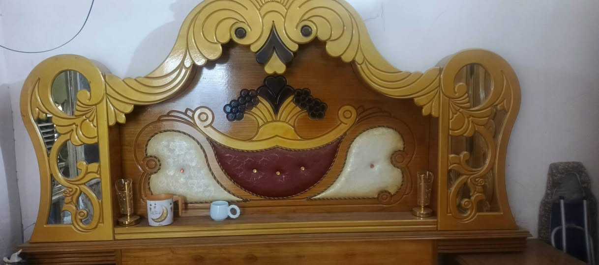 سلام عليكم .......
غرفة اخشاب كاملة صاج عراقي صار سنه ماخذها للبيع السعر مليون ونص وبيها مجال بسيط للاستفسار خاص او الاتصال ع الرقم ***********
