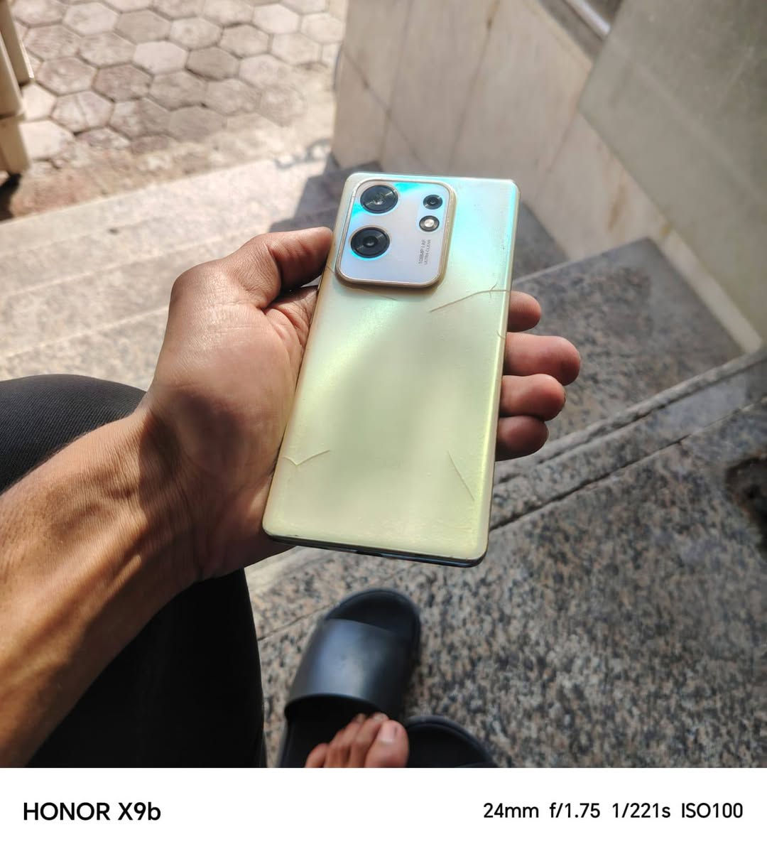 سلام عليكم الجهاز نظيف ذاكره 256  Infinix ZERO 30 
90 فريم ببجي ما بدل اي شيء بيه بس ظهر فطور سعره 190 رقمي ***********

