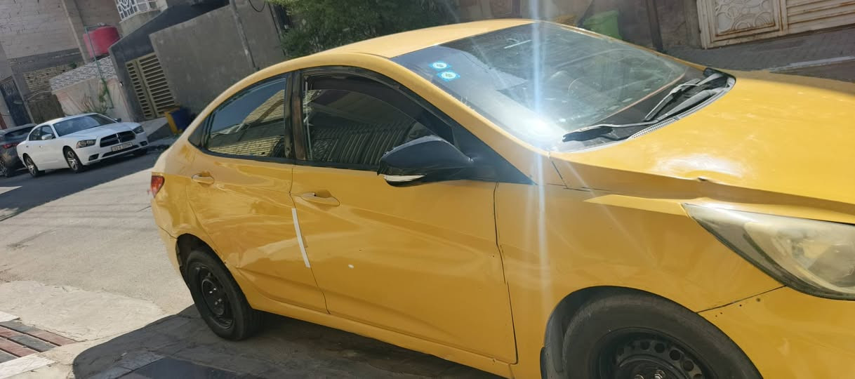 اكسنت خليجي المضلع مديل 12 
السعر رايد السياره 73 قفل
السياره باسمي ما عليها غرامات تحويل جديد
+گير مكينه خير من الله
 +هزه قبل اسبوع سويتها
+رقم جديد باقي ع الاستلام
+حداديه جديده
 +تخم تاير جديد
 + اسبير
 +تبريد ثلج 
+شاشة لمس
 +مكينه نظيفه 1600 ع الاربع الاف ابدللها دهن معتني بيها استعمال شخصي +ماخذ بيها خط جنت مستعجل ع بيعتها
السلبيات التبريد عاطل كمبريسر والبريك الامامي تعبان يرادله تبديل دسكات والايتات الاماميه صاير طبك بالوايرات لان شاد عليهن لايتات إضافية وهذن اطيح عليهن 5 ورقات لان ماريد اصلح اريد ابيع

***********
