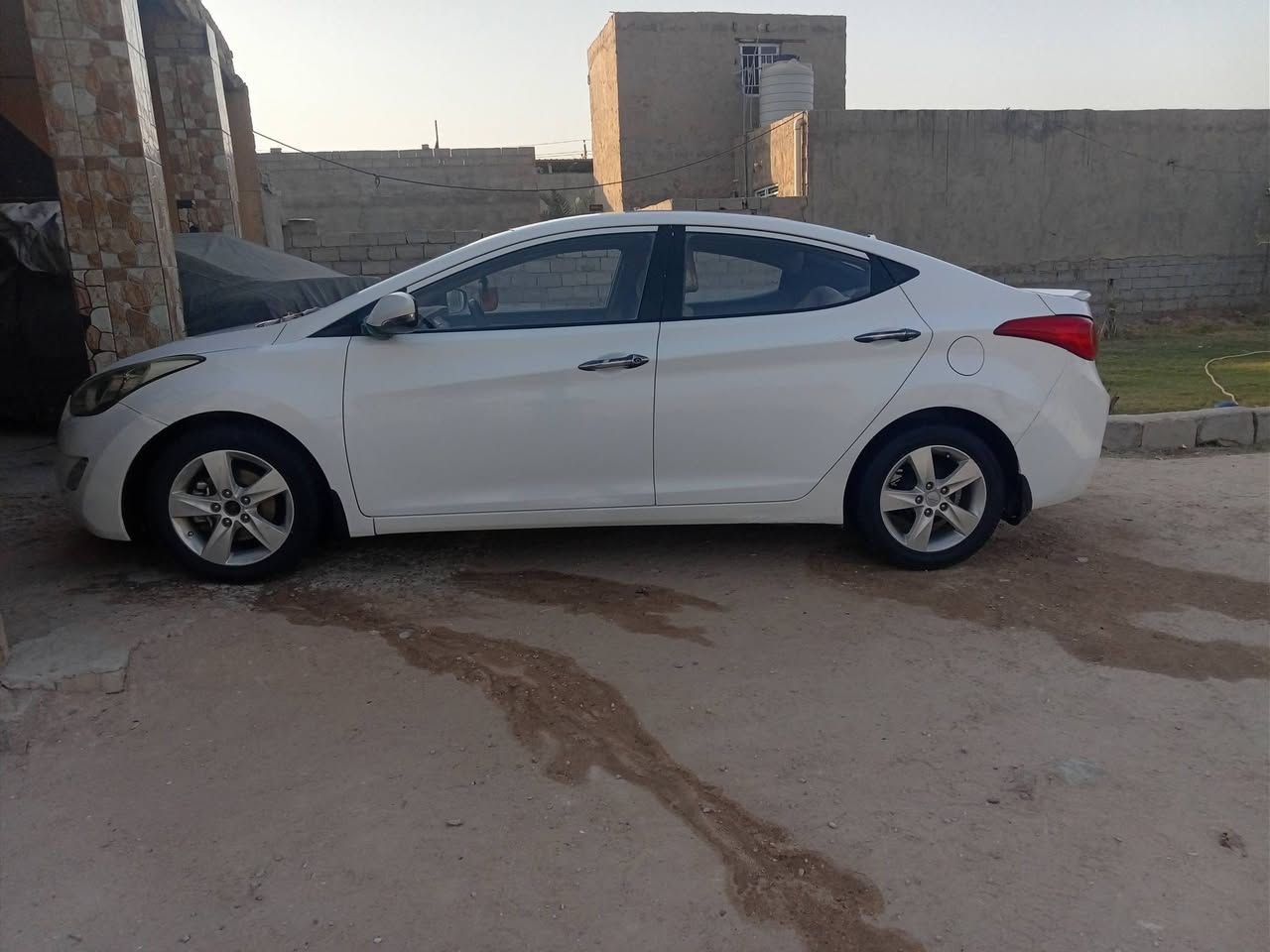 النترا 2014 مكينة 1600دوش ابلادي السياره مكفوله عدا شبر بارد بالبيد والهلال الجاملغ الخلفي مصبوغ
