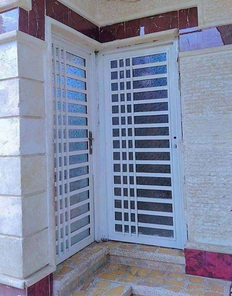 دار للبيع حي الانتصار شارع ٦٠ مقابل المركز الصحي مساحه الدار ٢٠٠متر طابقين خمس غرف نوم اثنين هول اثنين مطبخ صحيات استقبال مشتملات سند طابو الزهور شرط التحويل مكاتبا مع الشرعي الاستفسار مكتب ابو صفوان للعقار الاتصال على الرقم   ***********....***********....  @إشارة
