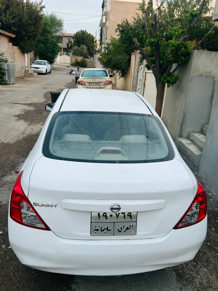٨٢
سلام عليكم نيسان صني لاكشميباي هندی
مۆدێل ٢٠١٤
ڕەنگی سپی بەفری
ناو زەرد مواسەفات خلیج 
دەسک نیکڵ و پێش نیکڵ
دوو جام کارەبا 
مەکینە ١٦ تۆماتیک
 ١٩٤ هەزاری هەقیقی ڕۆشتوە
خۆم سێرڤسی کاملم کردوە ڕۆنی گێڕ و مەکینە پلاک هەموو شتێکی شەرتی فەحس 
تەقەو ڕەقە مەکینە گێڕ هەموی شەرتی فەحس
سەنەوی تازە بەسەر چووە 
بۆیاخی نییە 
تەنها کەمێک کارتی هەیە وەکو لێدران و کرانەوە و بۆیاخ و زەربەی نییە تەرزەی نیە 
 نرخی ٨٣ گەڵا و معامەلەیەکی برایانە 

هەموو شتێکم نوسیوە ببێتە مایەی خێر بۆ ئەو کەسەی ئەبێتە قسمەتی 
***********
