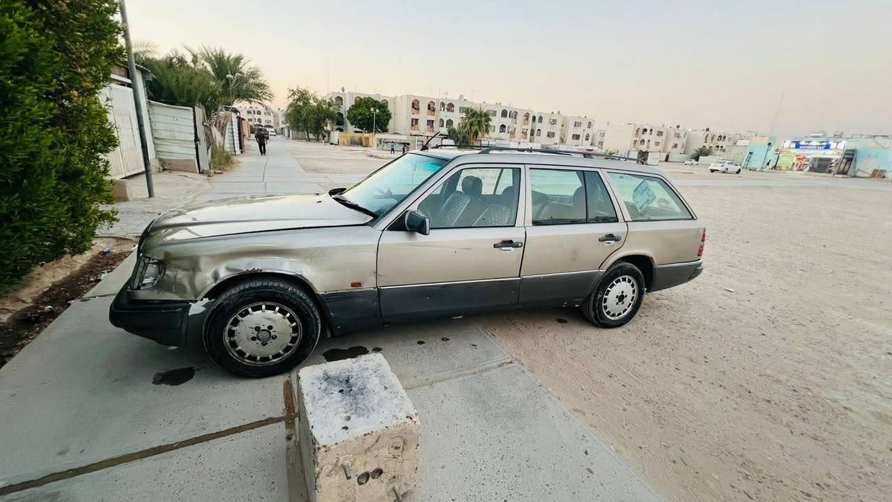 مارسدس ستيشن موديل 91محرك وكير بطه ثنين ونص رقم الانبار سعر 24 مكان سياره عامريه الفلوجه ***********
