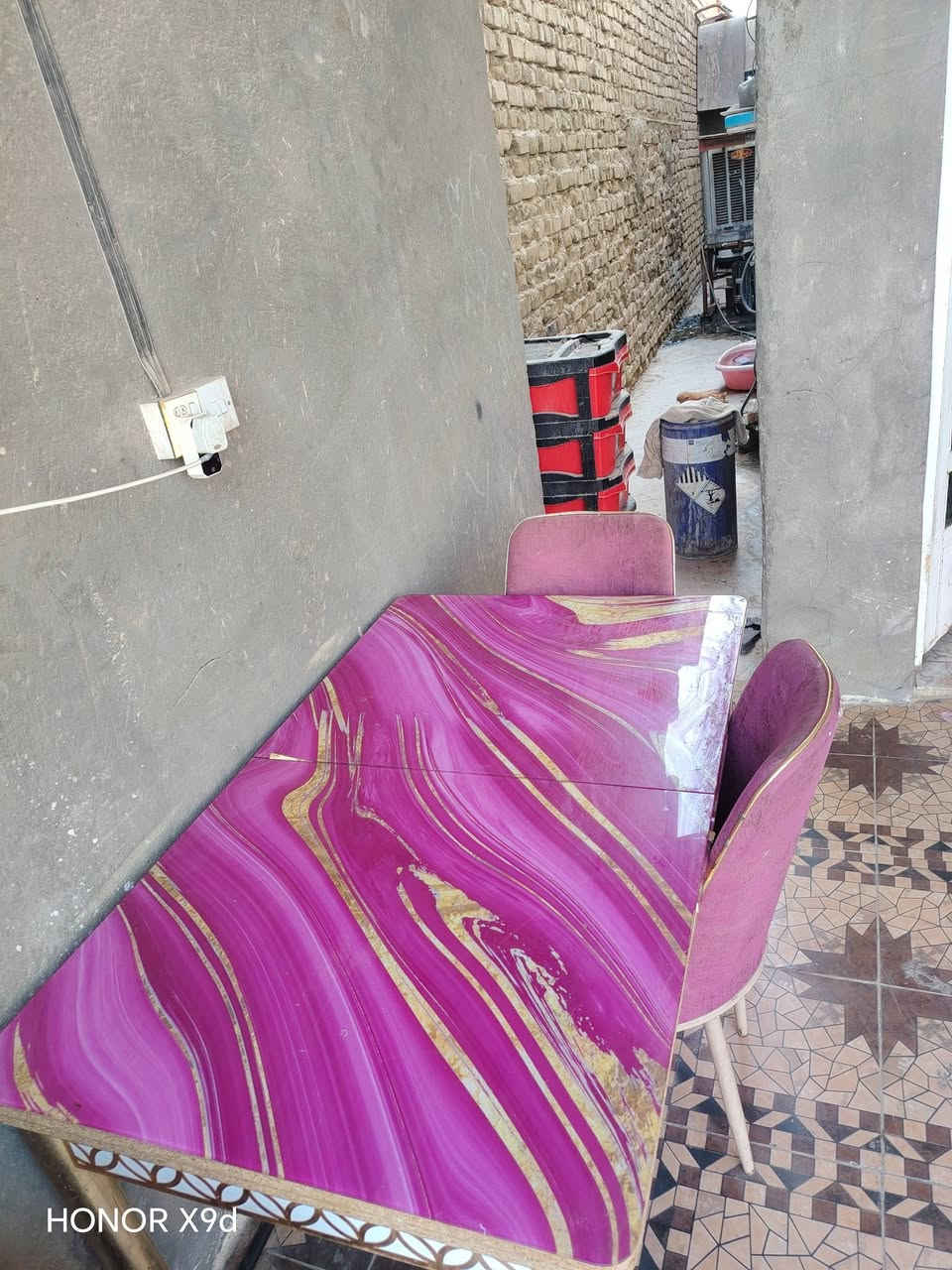 ميس الطعام ويا ثلاث كراسي بشعر 35 وبي مجال مكان احله شارع 60
***********
