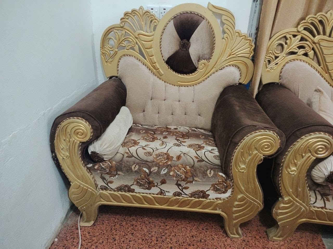 السلام عليكم تخم ملكي10مقاعد 11كوشة وياه السعر 250العنوان هيت حي البكر قرب مدرسة القاهرة للاستفسار ***********
