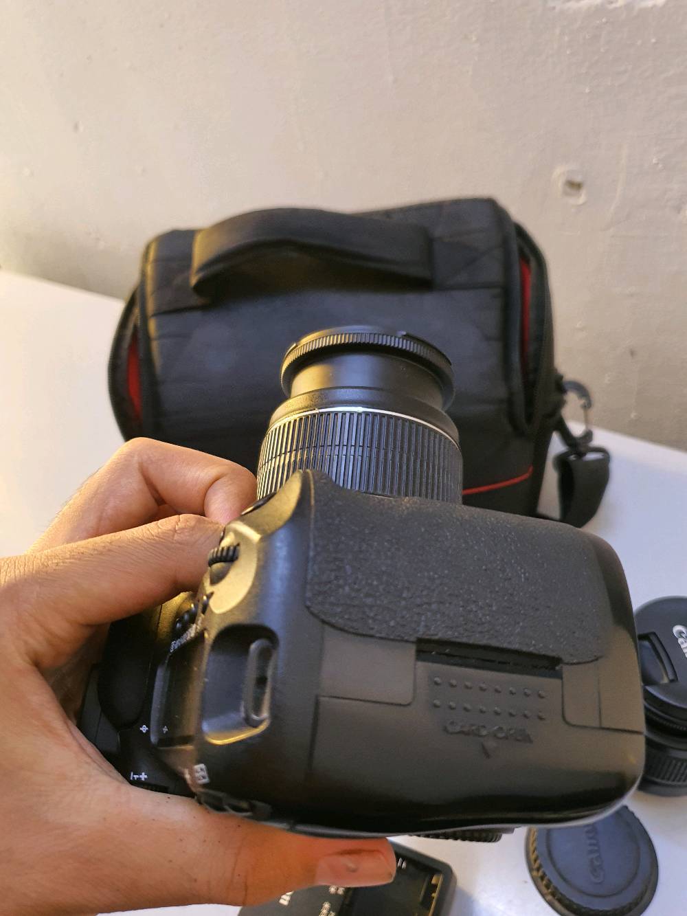 للبيع  كانون 7D  كامل ملحقات شاحنه بطاريه رام عدسات ثنين جنطه وصلة نقل  سعره ٣٥٠الف  توصيل لكل العراق