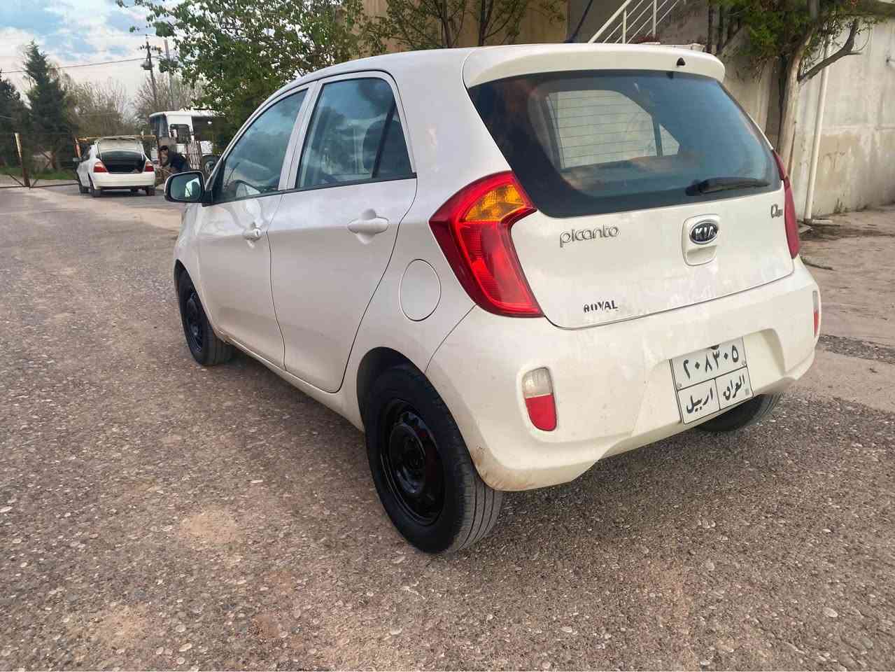 کیا پیکانتۆ خلیجی مودیل ٢٠١١ گیر تماتیک و ئاوێنە شەفت و چوار جام کارەبا گیر و مکینە و تەبرید بەشەرت سیارەکە بێ سبوغ و بێ لیدرانە پێش و پشت کەپس نرخی ٧١ وەرەقە و کەمیک مجال شوین هەولێر *********** أربيل, العراق

