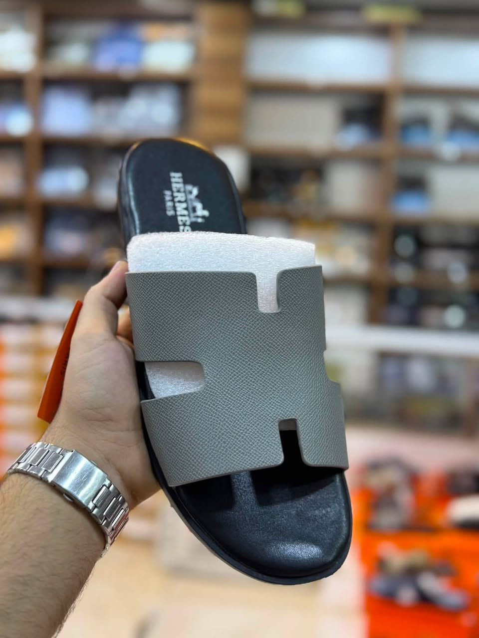 شحاطات هرمز جلد طبي اصلي 
حجم اعتيادي X حجم خاص

السعر 15.000

القياسات العادية 40.41.42.43.44.45.
القياسات الخاصة 44.45.46.47.48

الشهم للزي العربي الشرقاط السوق الجديد قرب صيرفه البهار رقم المحل c1
***********
***********
خدمه توصيل جميع المحافظات
