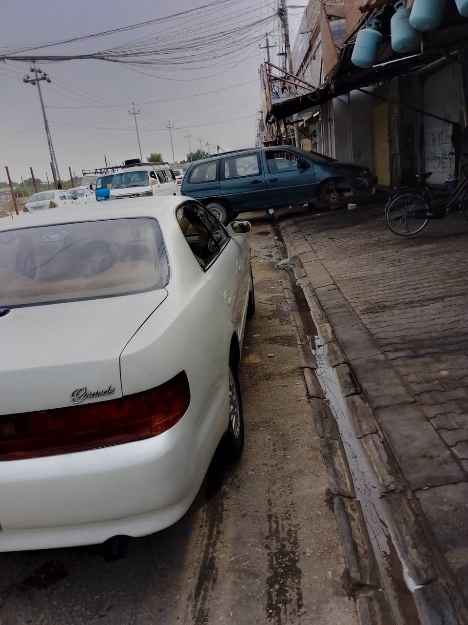 سياره شيزر للبيع موديل 93 كير ومكينه بالجيس حداديه جديده تخم تاير جديد سياره جاهزة تعمير جديد بسمي رقم انكليزي بابل مشروع وطني سياره احله من صوره غرفه جديده بالجيس السعر 55وبيه مجال الشراي يتصل ***********
