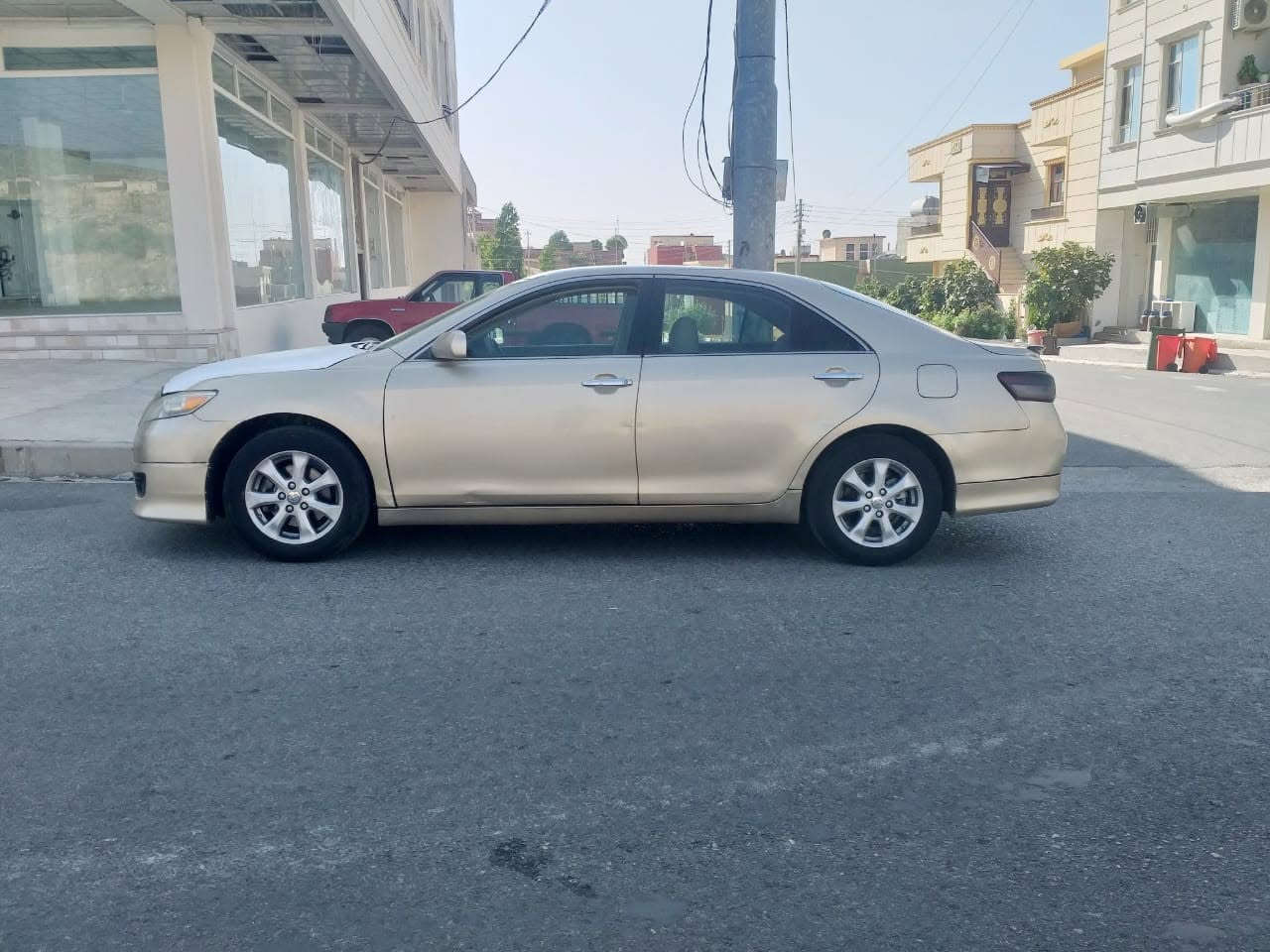 السلام عليكم كامري موديل ١١ وارد أمريكي رقم دهوك تحويل وكاله حاضر ضرر جامرلوغ امامي وبنيد وربع باب السائق محرك ٢٥٠٠ محرك كير صدر مكفول مكان ديالى رقم الجوال *********** وتساب سعر ٩٠
