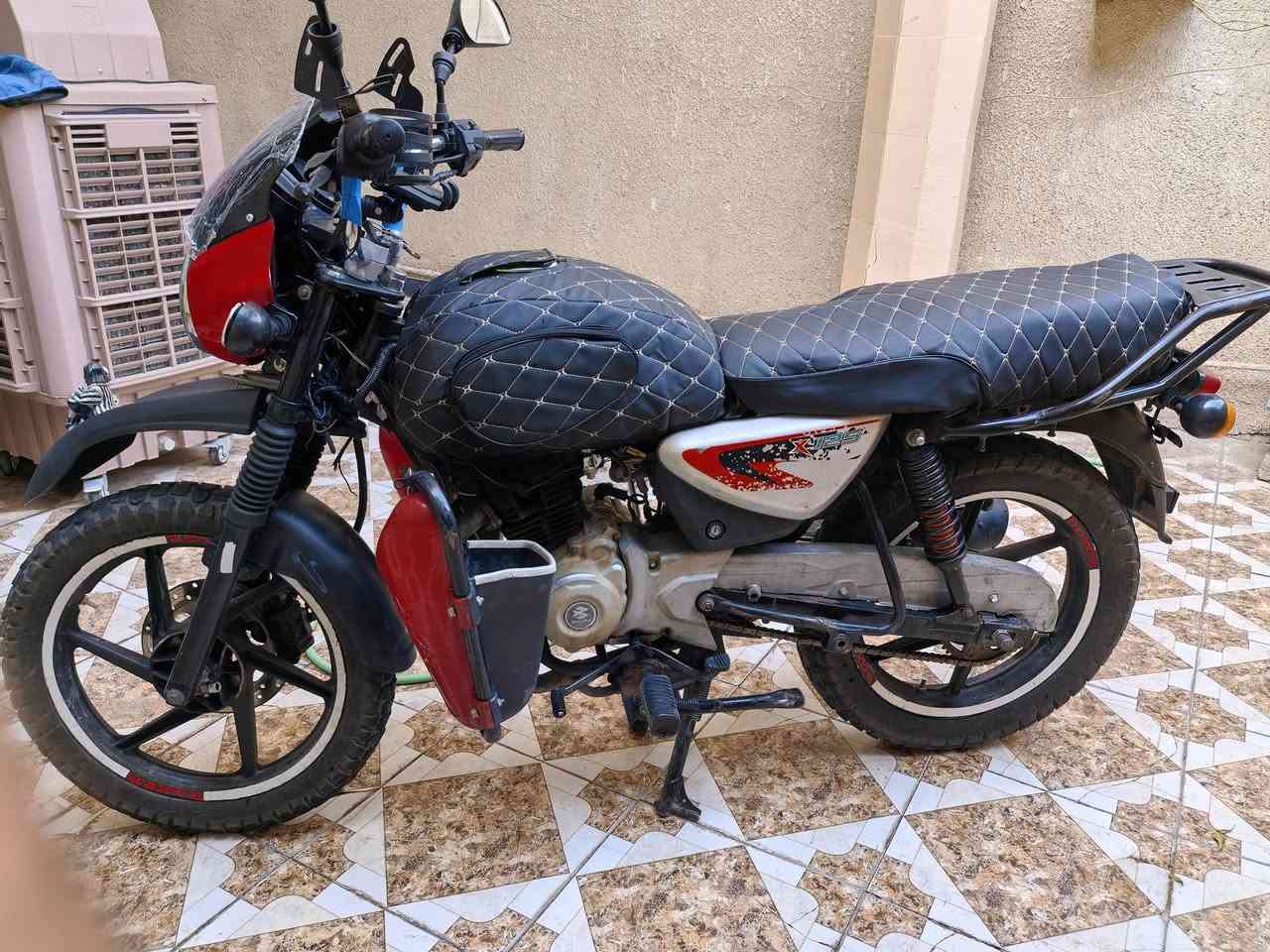 السلام عليكم بوكسر 22جبلي الدراجه كلها نضيفه شرط كلشي جديد بس للامانه المحرك بي صوت الدراجه شغاله وين متريد اطلع بيها ابيعلك المحرك كايم مكاتبه اتكاتبلك وكفلك سرقه وعشاير ٧٥٠وبيها مجال المكان شهداء السيديه بغداد شعدك مراوس نزل رقمي التواصل *********** فقط وتساب.
