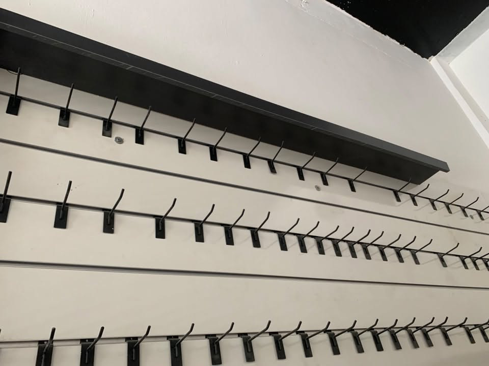 بلوكات مستخدم شهر نضيف جدا قياس كامل بدون قص مكاني كربلاء شارع المدرسي يوجد توصيل جميع المحافظات القطعة الوحدة ٣٠ الف عدد القطع الكلي ٤ + فضلات ايضا ***********
