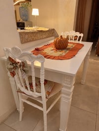 ميز و٢ كراسي • عاج • مستعمل أسبوع