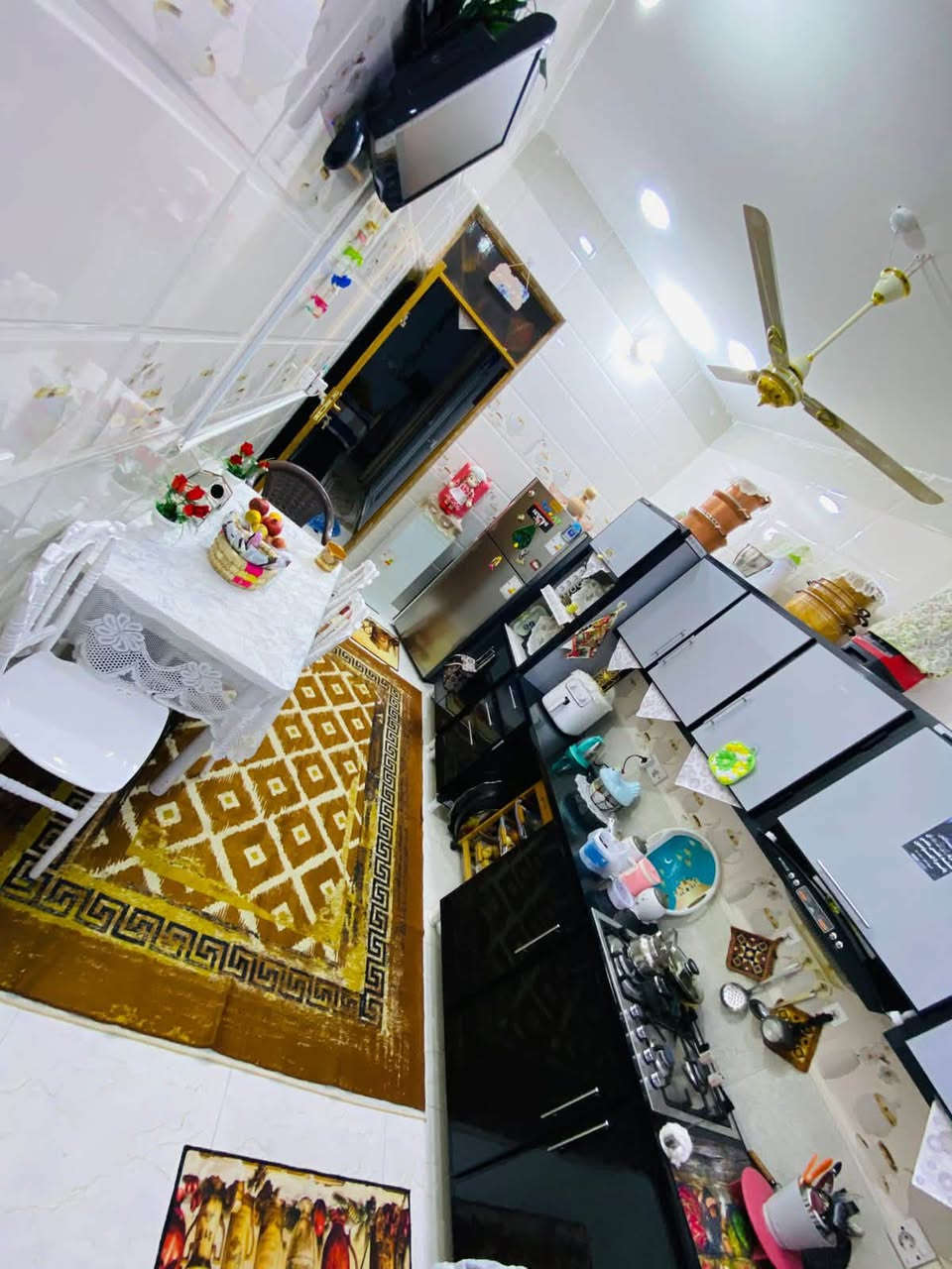 السلام عليكم
دار سكن للبيع طابو زراعي البستان 

شارع ابوكمال #بناء جديد ( ٢٠٢٤ )

#مساحة الدار / ٢٠٠متر الوجه ٦متر و٧٥س

والنزال / ٢٨ متر  خارطة الدار جداً مرتبة

كاونتر تفصال جديد هدية مع الدار 

#طابق واحديتكون من 

1-استقبال
2-مطبخ
3-صاله
4-غرف نوم عدد 2
5-صحيات عدد 2
6-مخازن عدد2 

للاستفسار اكثر الاتصال على الأرقام التالية 

📞***********
