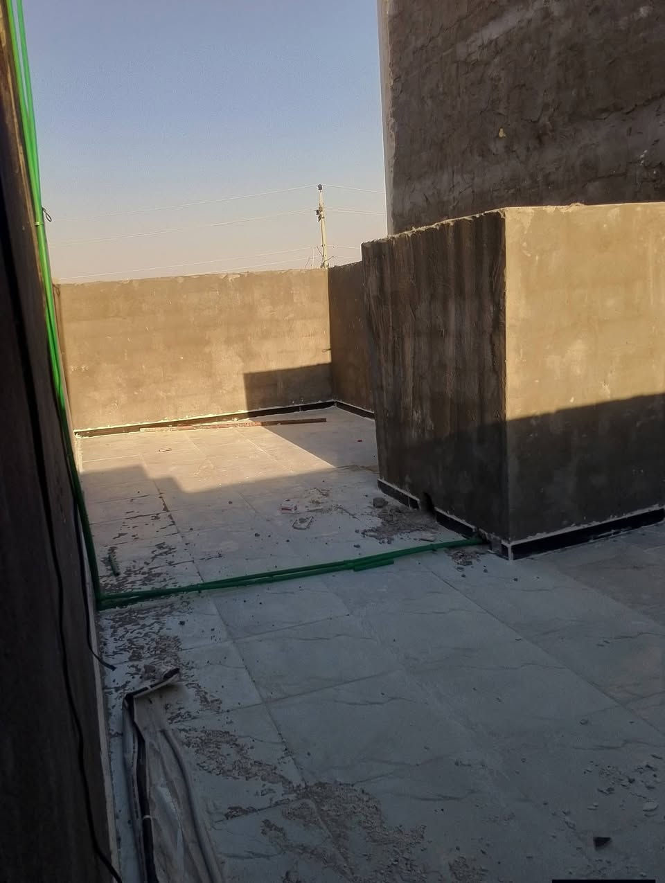 السلام عليكم
يتوفر لدينا بيت للبيع طابقين بناء جديد

مساحه 100 متر 

طابو زراعي عراقي 

يتكون اللبيت من
ثلاث غرف منام 
صاله 
استقبال
مطبخ
صحيات داخلية وخارجيه 

العنوان ابو الخصيب كوت الحمداني قرب المحكمه ثاني بيت على التبليط الفرعي

السعر/68مليون وبي مجال 

رقم الهاتف/***********
