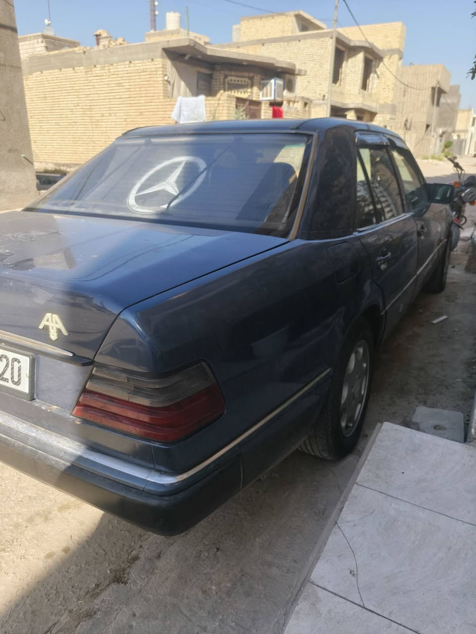 سلام عليكم مرسيدس دب 1990
بلاديه السياره فتحه 
كشنات كهرباء جام كهرباء اربعتهن  
***********
ترهم مراوس السعر 65 وبيه مجال 
مكان السياره كربلاء بلواقع احلى من الصور
