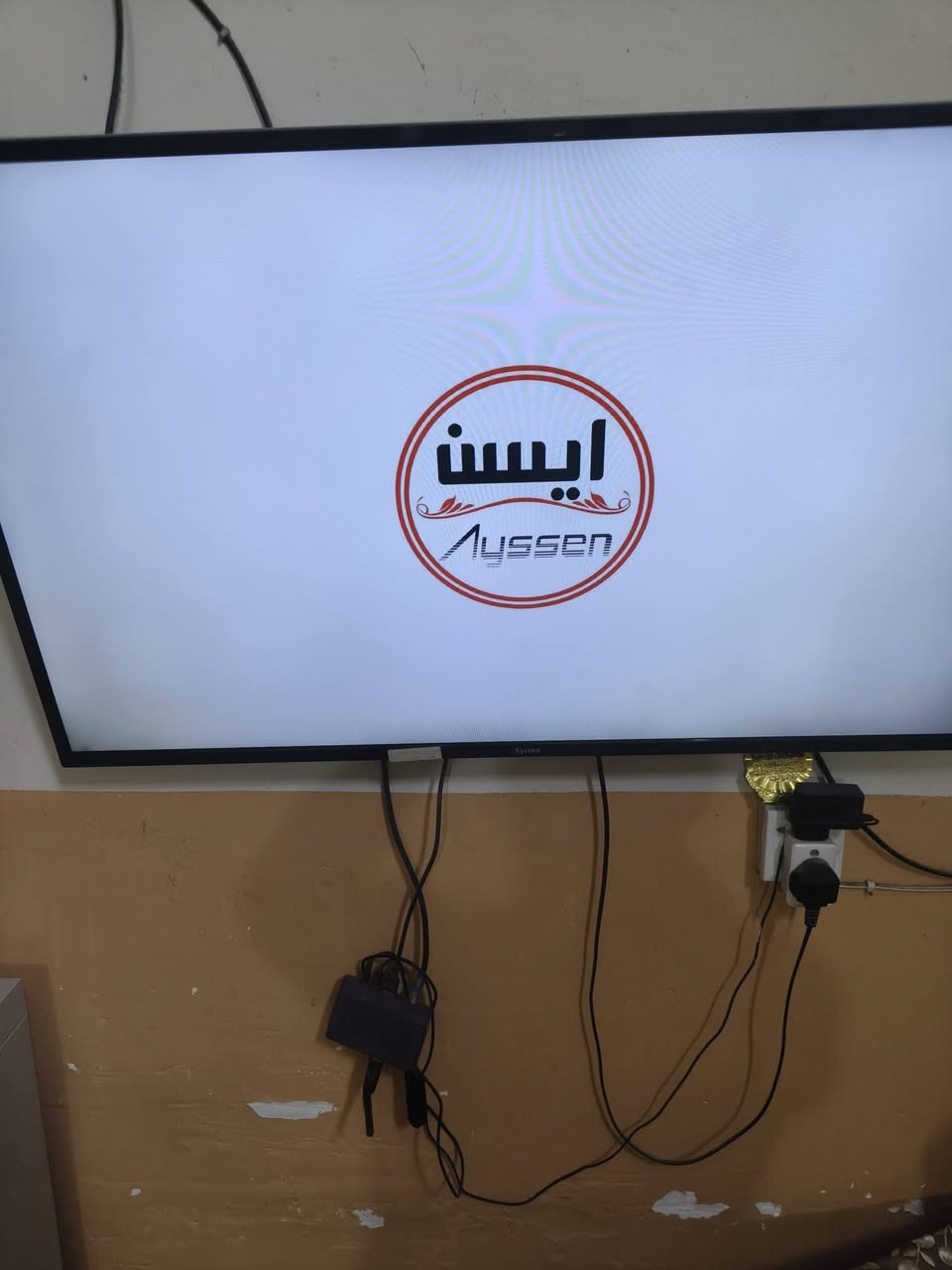 شاشه حجمهه43 فول للبيع بققوبه تقاطع الساده السعر 225 ***********ممتواجد عل فيس
