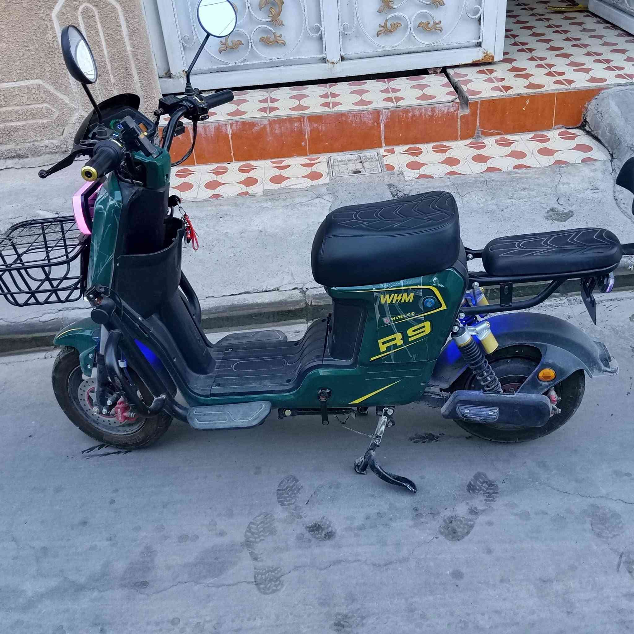 دراجه  R9 للبيع فول مواصفات بصمه ودبل سويج وتشغيل عن بعد ونظام رجوع خلفي ب R وسماعه بلوتوث والدراجه مكفوله بس بيه البطاريات منفوخه وتحتاج تبديل مكاني ديغلى بعقوبه قرب جسر الشريف والسعر 350 وبيه مجال والرقم للاستفسار ***********
