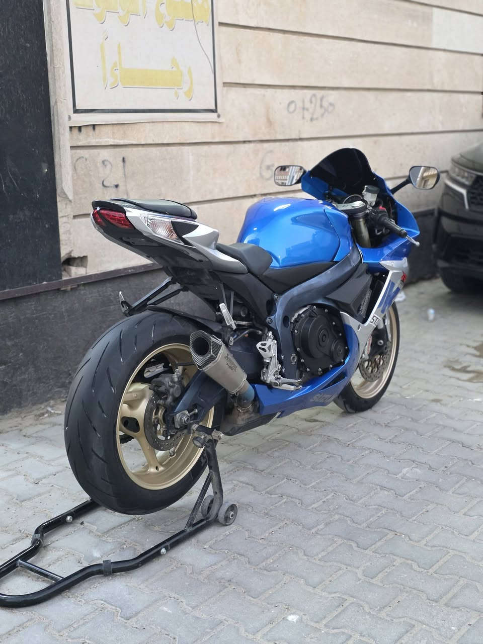 جكسر GSXR 750CC
دراجه رمبه دخول جديد 
ياباني دراجه مو مال شارع ركز زين دخلت يوم 20 بشهر 
محد صاعده بس اني 
بدون رقم 
فقط منفيس ومكاتبه 
اخواني الاعزاء الدراجه مخلصه للخير وعليه كزوز اكرو بوفج HP
وعليه تطوالة كزوز تيتانيوم 
حجر بيه بلادي ممشيول 
عليه عدسه زنون 
ويالة ذهبيه بلادي مو صبغ 
فجوج برمبو 
دمبر إلكتروني بلادي 
وضعية قياده 2 كنترول 
اطارات Tsc خلفي 190 
#ملاحظه قبل لا تدخل خاص وتخابرني شوف اسعار رمبه وشوف اسعار شارع وره خادم الك تشلع عيوني واذا مو شراي وتحب تسولف اترجاكم ماعندي مجال وشراي بي خير ويدلل 
*********** بغداد
