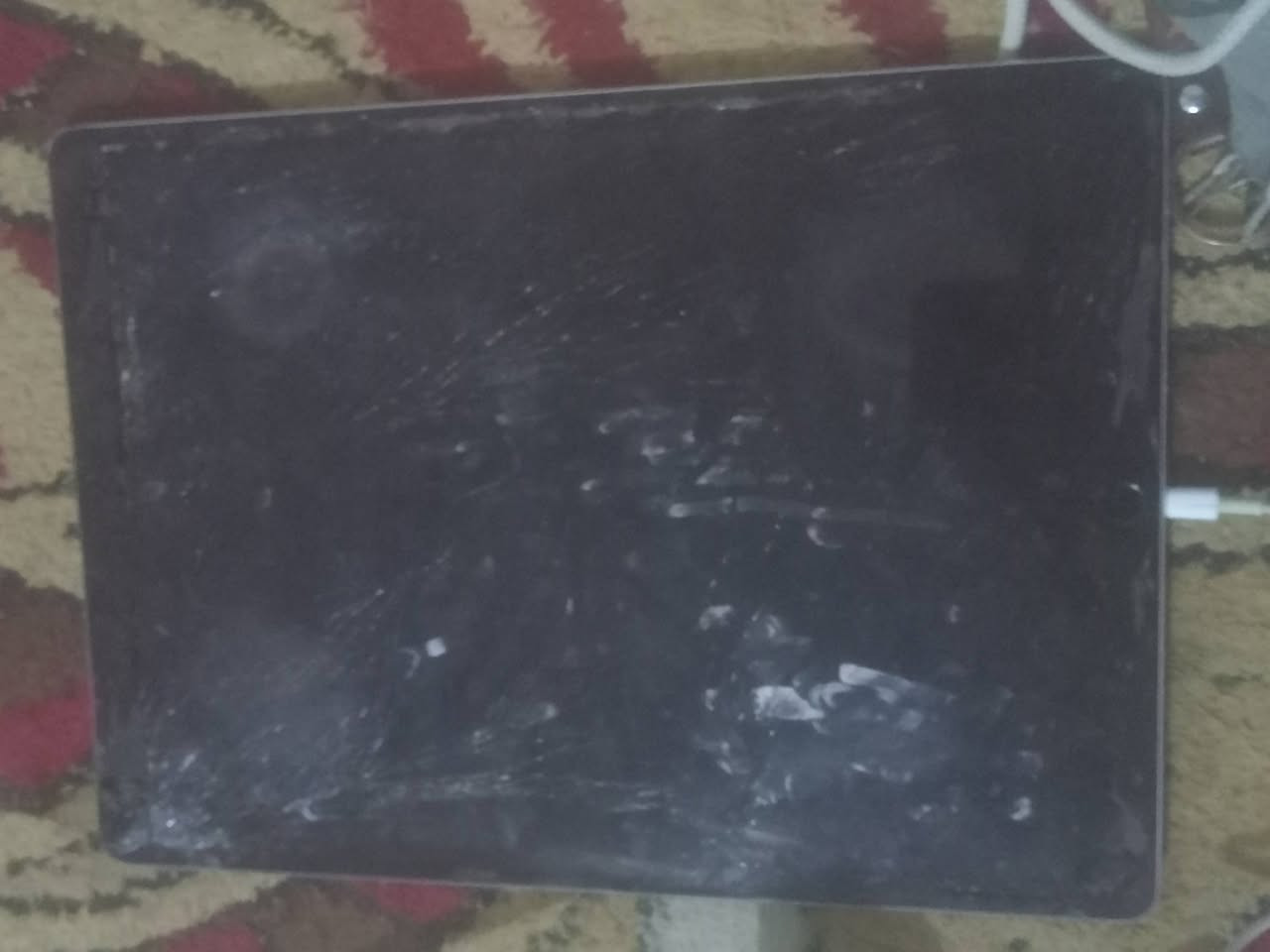 ر‏iPad Pro (١٢,٩ بوصة) (الجيل الثاني) الحجم الكبير شاشه بيه كسور مامئثره على لمس ابد وبي وعواج شويه بشاصي يعني يكدر يرجع بلادي والباقي كله مكفول السعر 175وبي مجال  ***********

نص مكتوب في الصور:
- ٤:٠٤ ص الخميس ١ تشرين الأول الإعدادات Ameramer Amer Apple ID و iCloud والوسائط والمشتريات AA نمط الطيران as Wi-Fi مشغل Bluetooth الإشعارات الأصوات التركيز مدة استخدام الجهاز عام مركز التحكم شاشة العرض والإضاءة الشاشة الرئيسية ومكتبة التطبيقات تعدد المهام والإيماءات تسهيلات استخدام خلفية الشاشة Siri والبحث قلم Apple بصمة الإصبع ورمز الدخول البطارية الخصوصية والأمن App Store حول iPad ١٧.٧.١١ iPad Pro (١٢,٩ بوصة) (الجيل الثاني) MQDA2LL/A DLXVL4DAJ262 انتهت صلاحية التغطية الأغاني الفيديوهات الصور التطبيقات ٦٤ غ.ب. ٢٣,٥١ غ.ب. متوفر B4:F6:1C:65:FE:16 Wi-Fi عنوان B4:F6:1C:65:FE:17 Bluetooth SEID إعدادات ثقة الشهادة