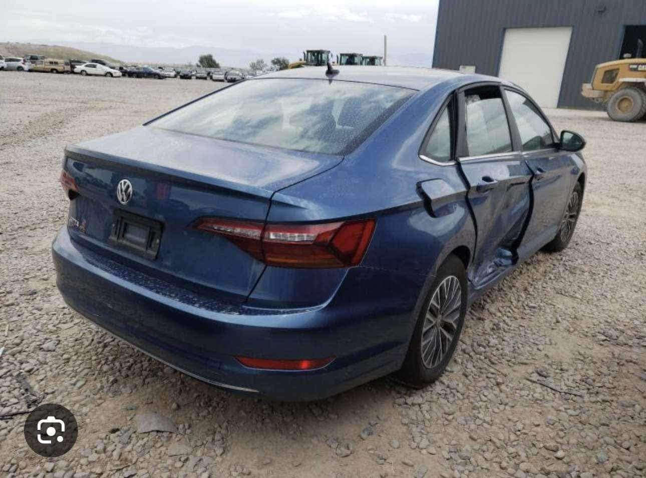 Jetta 2019 SE
مواسەفات 
بەسمە و پانۆراما 
کوشن جلد و گەرمی 
ئاوێنە هیتەر
Auto Start Stop
ڕاداری پێش و پشت 
110 هەزار مایل ڕۆیشتووە
تەنها ئەیرباگی شانی تەقیوە  
دەرگایێکی بە بیلادی گۆڕاوە و تەنها نیو دۆسەی سبوغە 
کەمێک تەزرەی هەیە و بە چاو نایبینی 
پێش و پشت کەپس
گێڕ و مەکینە و تۆربۆ بە شەرت
حەماوە و ڕادێتەر و بەوابە و بەردی گزۆز و ڕادار هەمووی بە شەرت 
300 دۆلار غرامەی لەسەرە
سەنەوی و هەزە و ژینگە هەمووی نوێیە
سعری 132┊ مەجالێکی کەم
***********
*********** أربيل, العراق

نص مكتوب في الصور:
- 44261361