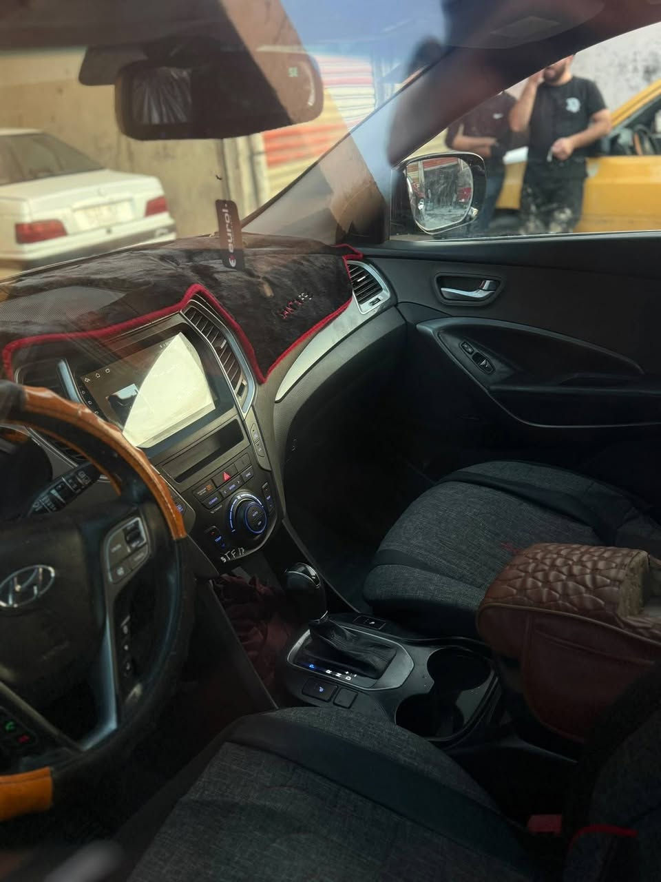🇺🇸 وارد أمريكي🚘 هيونداي سنتافيه سبورت موديل 2013
⚙️ دفع رباعي AWD

✨ المواصفات والتجهيزات:
• ستيرن شفتات 🎛️
• مرايات شفط كهربائية
• فتحة بانوراما 🌤️
• تدفئة وتبريد كشنات 🔥❄️
• كشنات كهربائية
• تحكم بالمقود
• شاشة وسطية
• ناقل حركة أوتوماتيك
• جنوط ألمنيوم
• تصميم سبورت أنيق ورياضي

📸 السيارة نفسها الموجودة بالصور

💰 السعر: [105] قابل للتفاوض 
📍 الموقع: [بغداد/ جسر ديالى القديم]
📞 للاستفسار: [***********]بي واتساب 

⚠️ الفحص والمعاينة متاحة، والجاد يتفضل.

#هيونداي #سنتافيه #سنتافيه_سبورت #سنتافيه_2013 #وارد_امريكي #سيارات_للبيع #سيارات_العراق #دفع_رباعي
