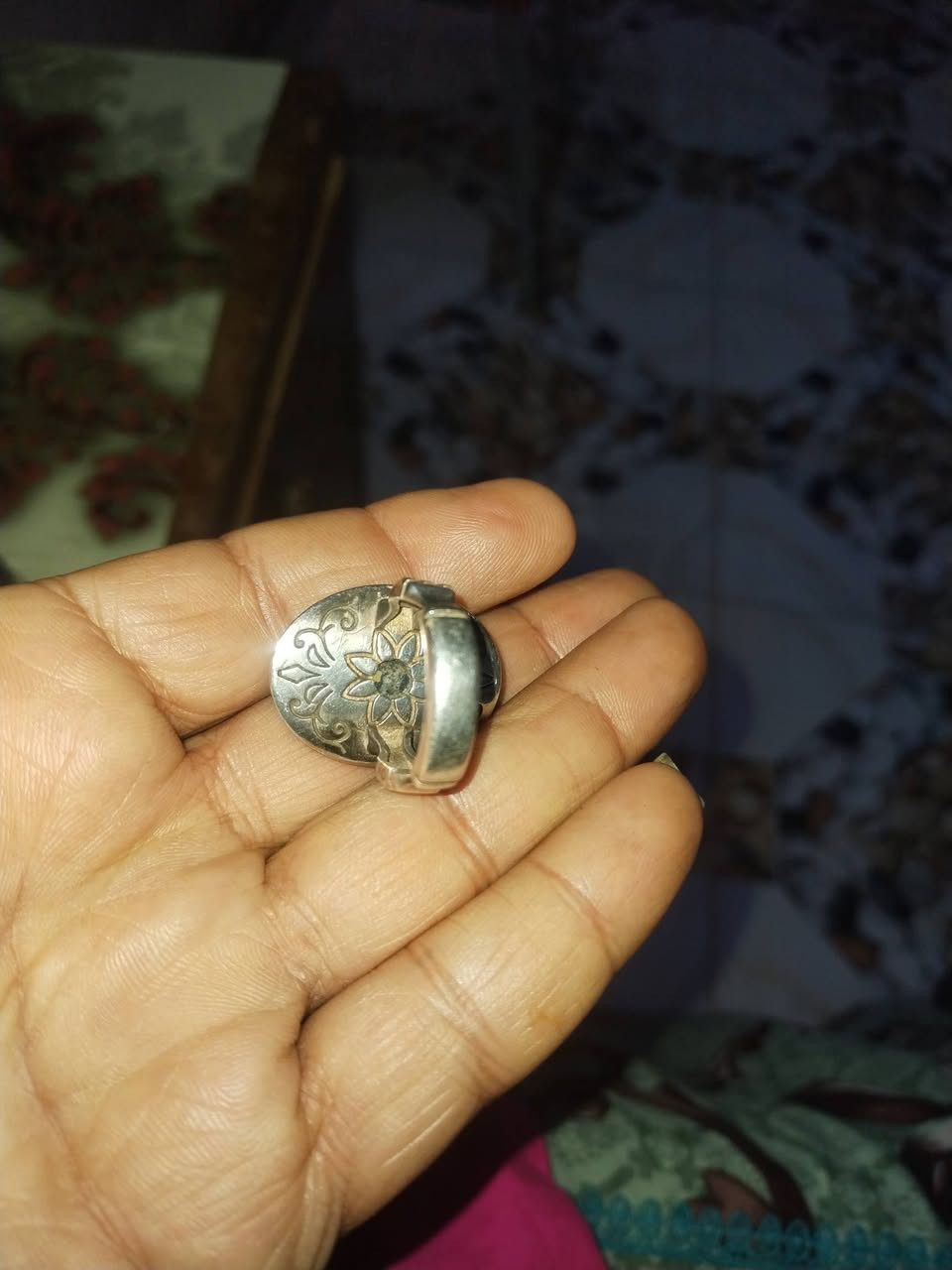 محبس عقيق يماني كرزي أصلي والفضه اليماني الأصلي صناعت رويال اليمن.. إلى يريده بالخدمه هاذه رقمي ***********
