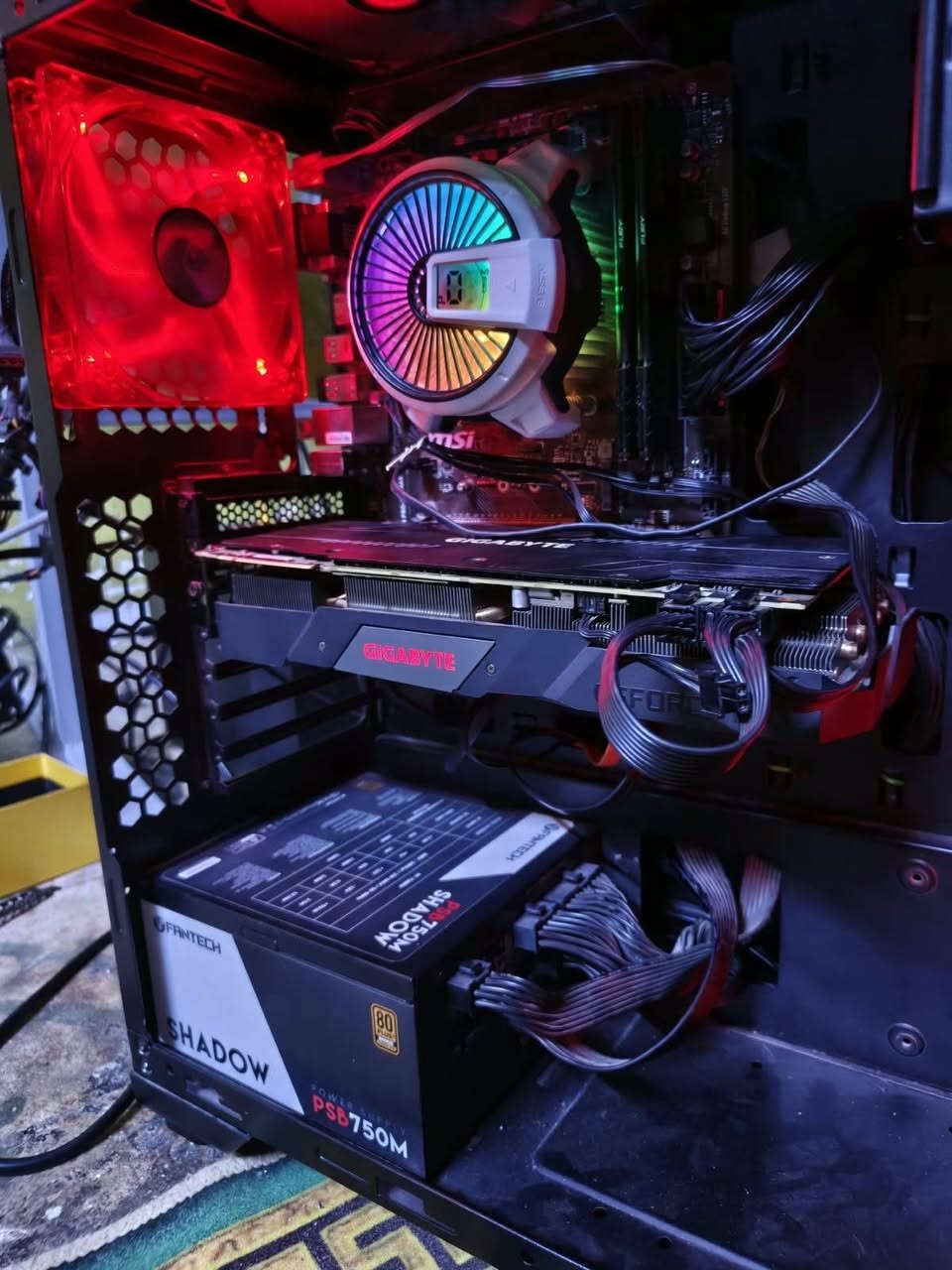 السلام عليكم
🔥 PC GAMING للبيع — تجميعة قوية وجاهزة 🔥

🎮 المواصفات:

- 🧠 CPU: Ryzen 5 3600X — 6 Cores / 12 Threads
- 🖥️ Motherboard: MSI B450
- 🎮 GPU: RTX 2070 SUPER 8GB — Gigabyte 3 Fans
- 💾 SSD: 256GB
- 💽 HDD: 1TB
- ⚡ Power Supply: Fantech Cold Full Modular 750W

🔥 مناسب للـ Gaming بدقة 1080p و1440p

💰 السعر: 800 ألف دينار قفل
📍 المكان: بغداد — مدينة الصدر
📩 للاستفسار والمراسلة خاص
واتس ***********
