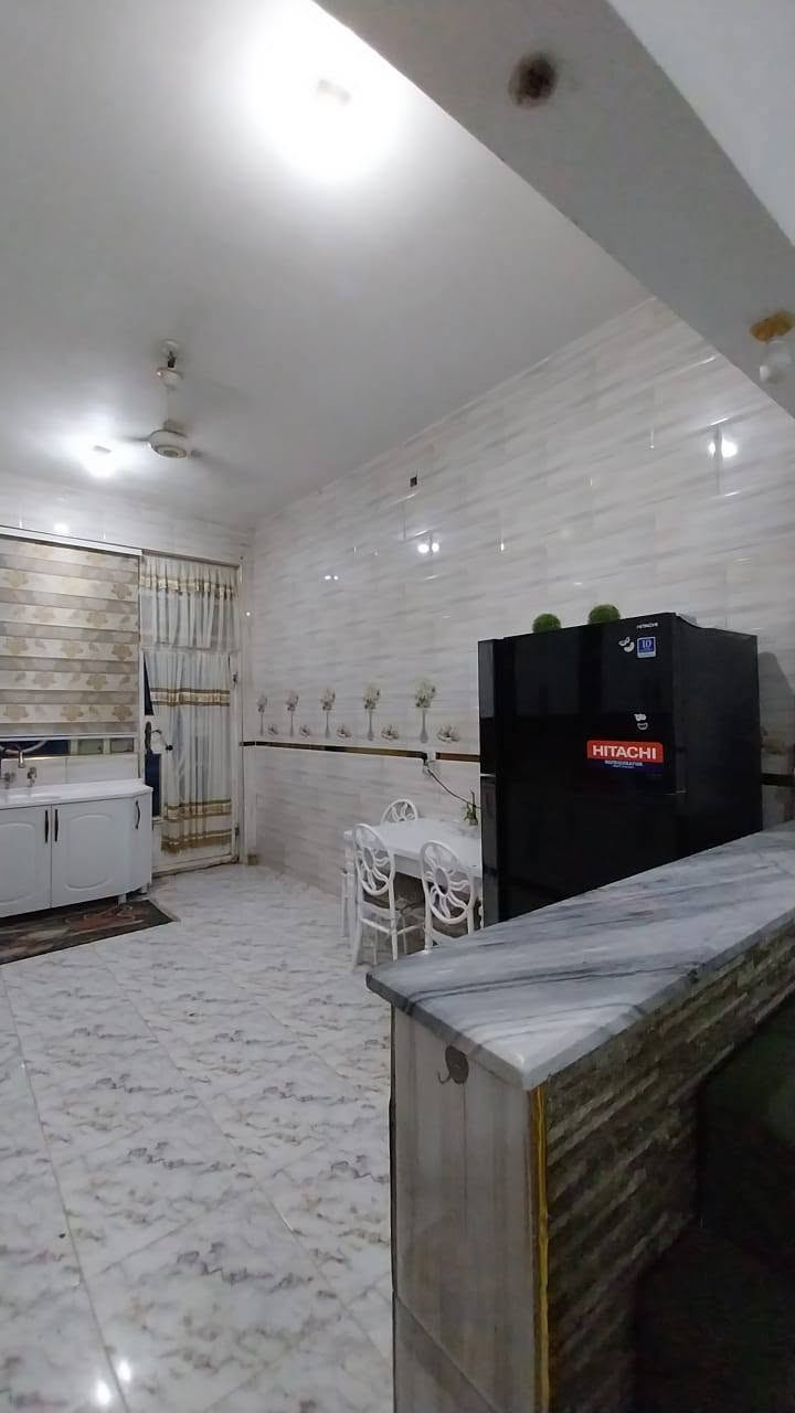 مشتمل طابو صرف ١٥٠متر للبيع حي الكرار وجهه على المتنزه وخدمات كاملة بناءحديث طابوق وسكف صب غرفة نوم واحدة وصالة واستقبال ومطبخ للاستفسار الاتصال ***********
