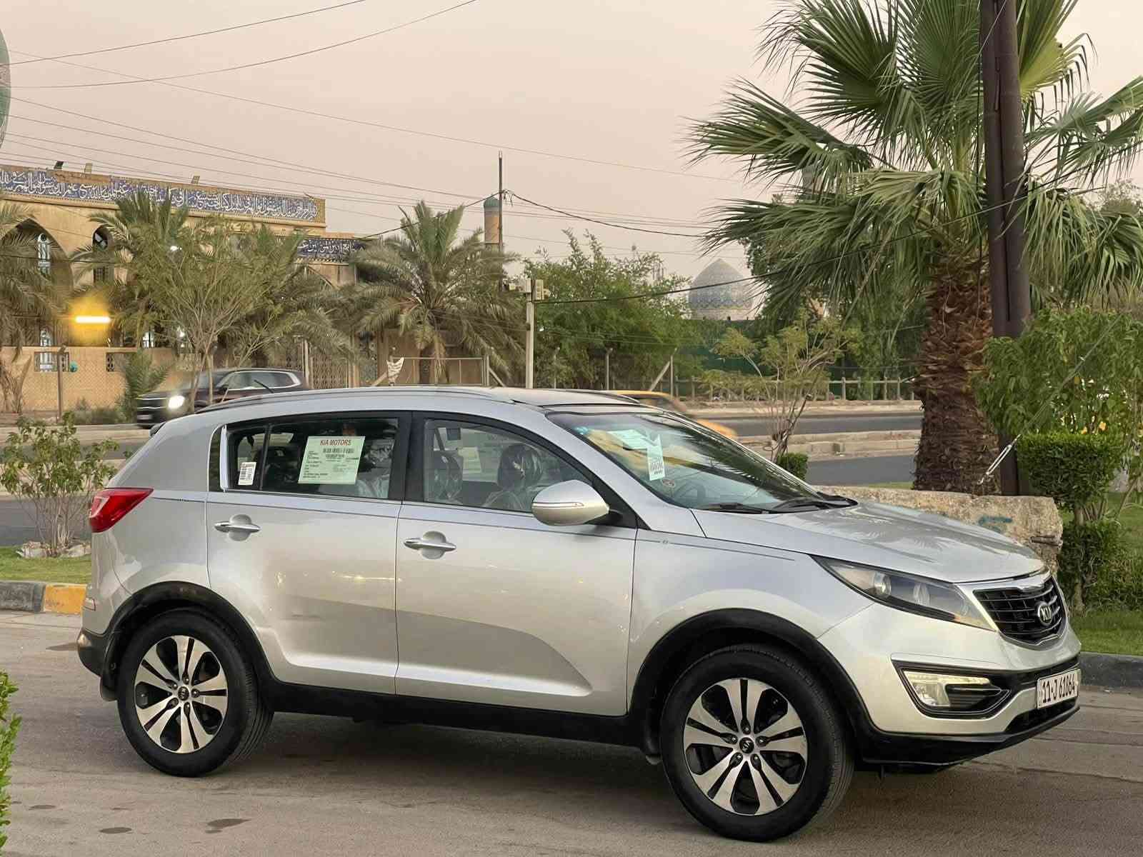 كيا سبورتج kia sportage
(السيارة فووووول مواصفات)

وارد خليجي موديل 2011 

بدون حادث ( فقط مرشوشة صبغ صفحة السايق والبنيد اثر جراد بسيط وعندي صورها قبل الصبغ)

-فتحة (بانوراما)

-اشاير بالمري

-تحكم ستيرن

-كشن كهرباء

-داخل برتقالي واسود

-كشنات جلد

-حساسات دعامية 

-كاميرا بلادية بالمراية

-شاشة

-ويل كب 

-السيارة ماشية 103 فقط

-السيارة ب اسمي (هزة جديدية وسنوية جديدة)

- السعر 110

مكاني بغداد الشعلة

‭***********‬
