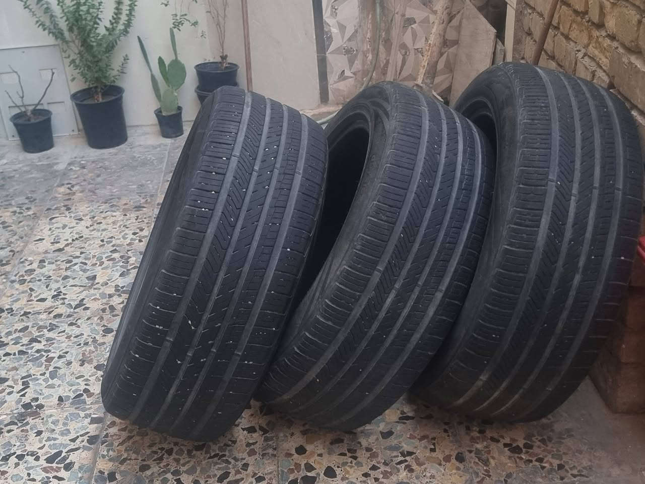 الحجم التيرات . 20 50 265
2024 انتاج نضيفات  3 تايرات نفس الشركه ماركه . سعرهن 185  الف
