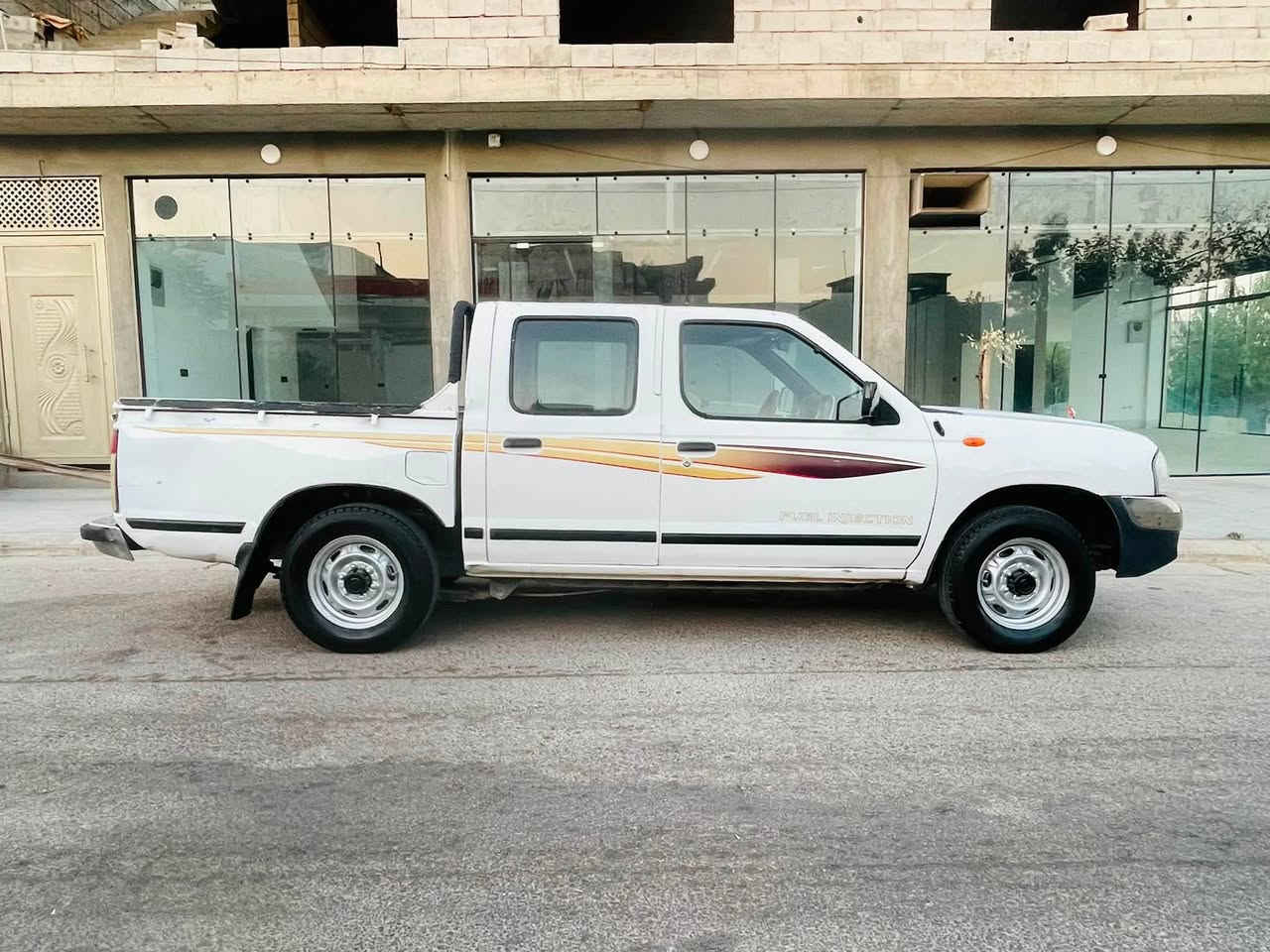 نيسان   2008  دووبةي براوة براوة
سةيارةكة  ناوسور  بةخ  جام كارةبا دةبل گيچ  چوار تايةي لوك تةبريد ساردو گةرم مةزبوت گير و مةكينة اكسل توندو تولي  هةموي بةشةرت مالي دوست
سعري      62 وةرةقة
ژم    ***********
كورةك    ***********   چم چمال
