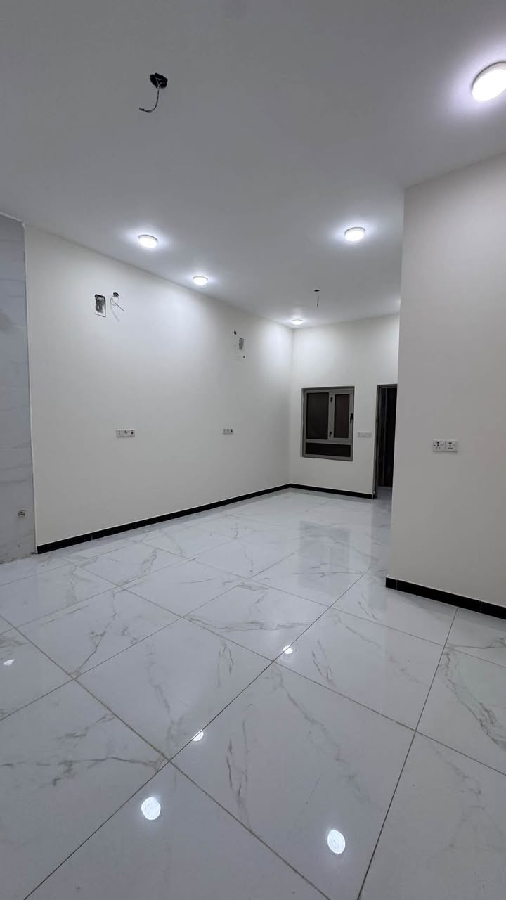 شقة طابق اول للايجار
تصلح لسكن العوائل 
العنوان :ياسين خريبط📍
المساحه :100م 
المحتويات :  غرفتين منام + صاله + مطبخ + صحيات 
-زيرو غير مسكون سابقا -

الأيجار : 650 الف 🔴
للتواصل :
***********
***********
