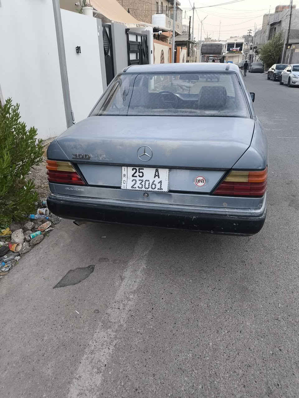 السلام عليكم من رخصه الادمن مارسيدس دب موديل ٨٨ بدون اي صبغ مكينه بطه كير مكينه بشرط سياره على وضع شركه قواعد دبل ع شركه برقي منها مامفتوح سعرها ٥٥ مكاني ديالى ***********
