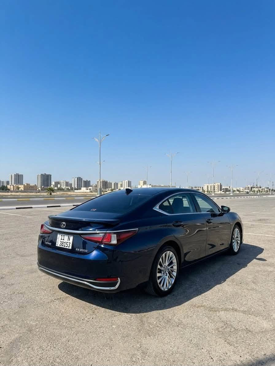 2023 هايبرد/ ‏Lexus es 300h  

لون أزرق كحلي 
كلش حلو لون السياره 

السيارة فول مواصفات ١/١ 

مكينه 2500 هايبرد 

رقم بغداد. بسمي  

46الف  

شواصي ولغود سليمه

بعض من مواصفات السيارة 

حساسات امامي و خلفي 

رادارات امامي و وجانبي 

مري شفط 

شاشه كبيره لمس 

نقاط عمياء 

تحديد مسار 

مثبت سرعة تفاعلي 

تدفئة تبريد كشنات مع خرن ميموري 

تدفئة ستيرن 

فتحة سقف 

نظام صوتي من JBL 

شاشة جبيرة نظام كار بلي وايرليس 

شحن لاسلكي  

مري شفط وكهرباء 

كشنات كهربائية 

هندبريك بصمه 

اشاير بالمري 

نظام ما قبل الاصطدام 

دخول ذكي اربع ابواب 
 

فتحة سقف 
 
حادثها السيارة بنيد 

وسيارة راجعه بلادي 

وبيها بعد هواي مواصفات معروفة 
السيارة جاهزة بدون نقص 
السعر 245 بيها شي بسيط  
للاستفسار ***********‭
مكان كربلاء
