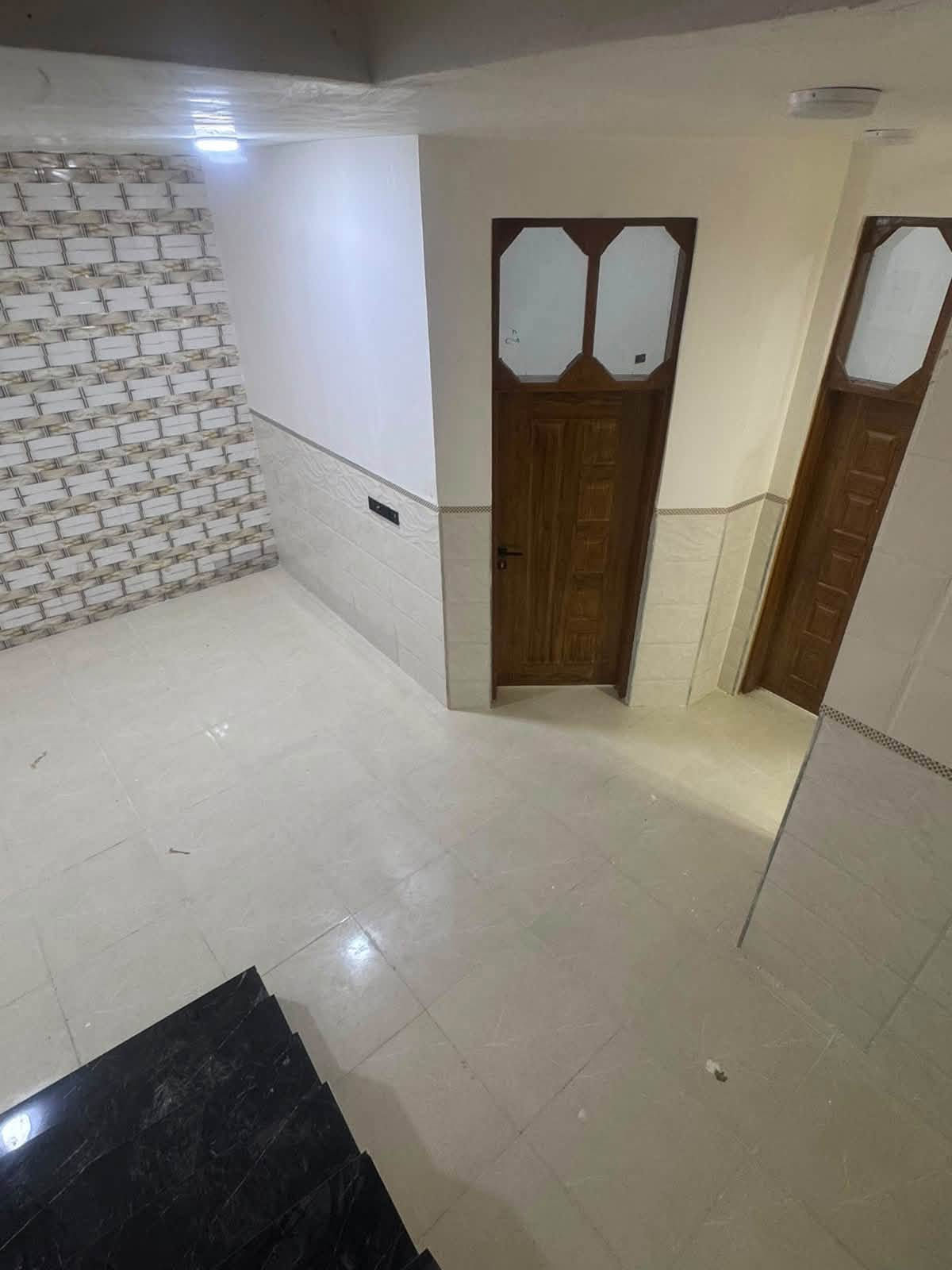 دار للبيـــــــــــــع.... 
بابل / حله ابو غرق حي المرتضى مقابل المدرسه .... 
ـــــــــــــــــــــــــــ
طابــــــــو ملك صرف  // .... 
بمســـــــــاحه //150م 
والبناء جــــــــديد وغير مسگون والتسليم فوري.... 
ـــــــــــــــــــــــــــــــــــــــ
غرفتيــــــــــن نوم صالــــــه هـــــــول
 مطبـــــــــــخ صحيات خارجية وداخليه طارمـــــــــه مناور...  
ــــــــــــــــــــــــــــــــــــــــــــــــ
عقارات بوابة بابل 
***********

***********
