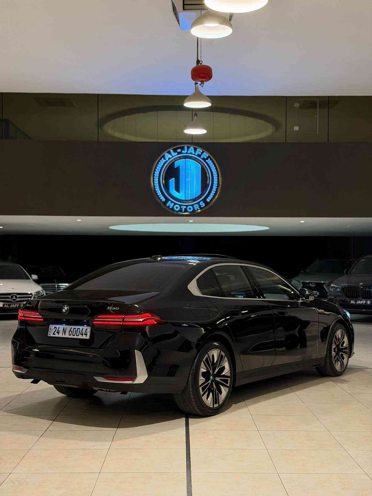 سعر جدا مناسب 🔥🔥🔥
السلام عليكم 
للبيع فقط بدون مراوس  BMW 530i X Drive 
موديل 2024 ماشية 15 الف 
مواصفات داخل جوزي وفتحة وكشنات جلد تدفئه وتبريد وكامرات 360 درجه وداتا شو وبصمات ورادار وسماعات هارمن كاردون و شباك لد وصندوك كهرباء وبعد هوايه مواصفات 
🚨السياره مرقمه وجاهزه
وارد امريكي بيها جاملغ وبنيد مبدل بلادي بدون صبغ وشاصي سليم ، شويه بيها دواخل وايرباكات طاك وراجع سستم 

السعر : 355 $ ورقه 
للاستفسار: *********** كاوه جمال 
العنوان : السليمانية المعارض الجديده معرض (الجاف)
