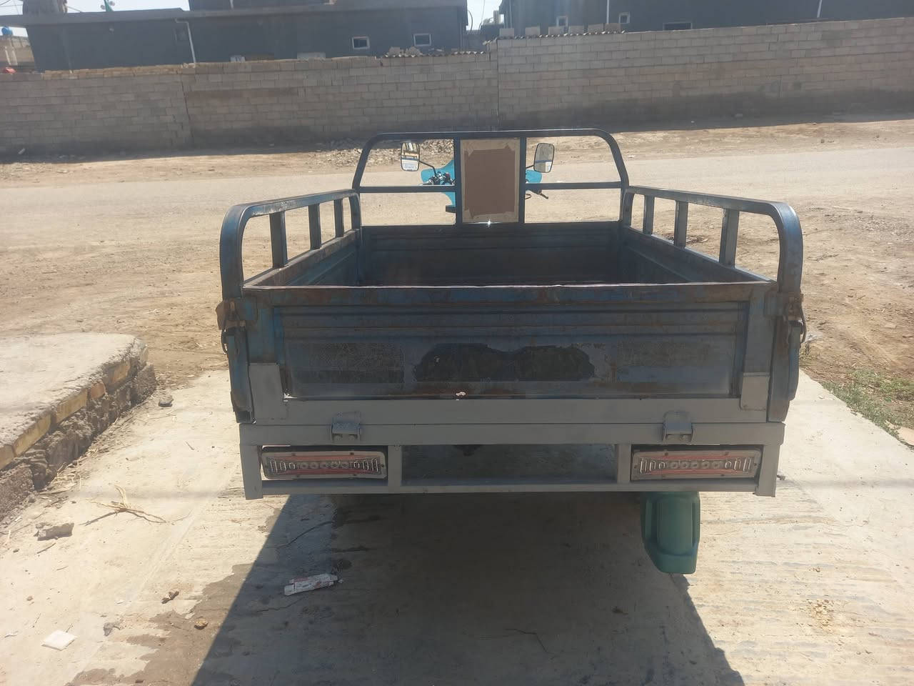 السلام عليكم ستوتا للبيع موديل ١٥ محرك ديوان مالها الصلي ما مفتوح بي برغي مكفولة ركبة ما ملحومة وشاصي جديد اوراق اصولي شرط اطبق رقم شاصي بالوراق واكسن جديد كهربائياتها كلها شغاله نكرة سلف هندر باتري جديد دبلات صار ٤ ايام من شادهن تخم تاير أمامي وخلفي  لايت عالي ناصي والسعر ١٧٥٠ وبيها مجال الاتصال ***********
